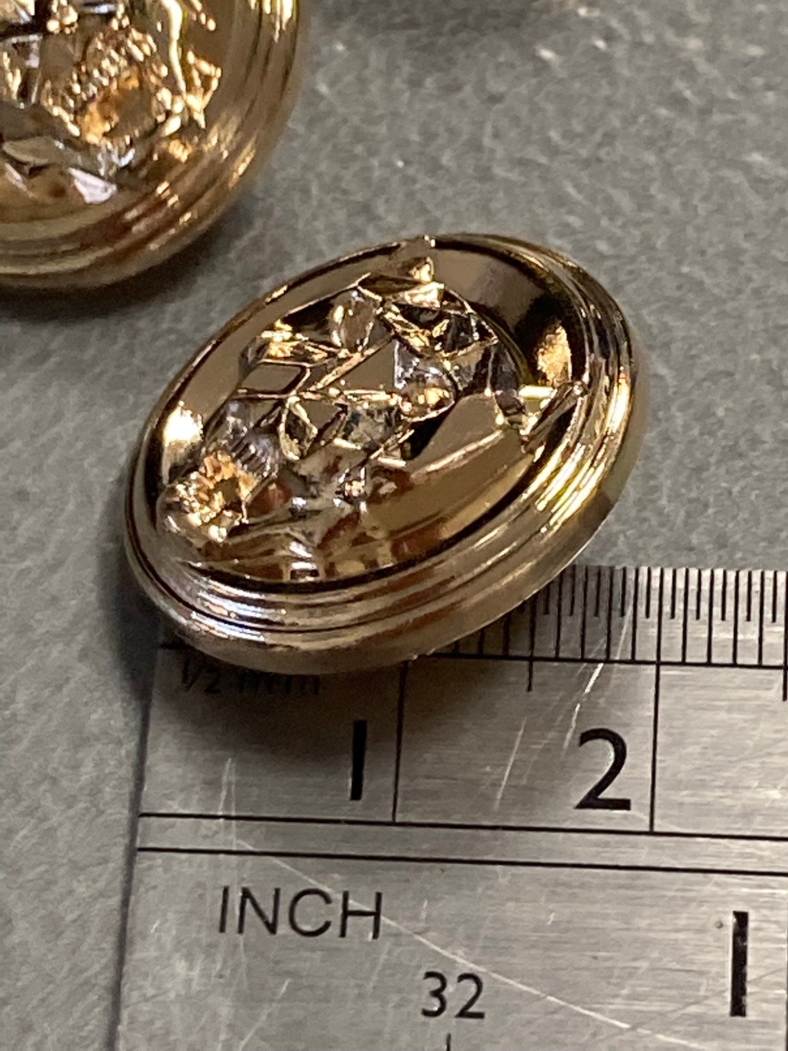 5 x 22mm LEOPARD Buttons embossed gold tone stylised big cat panther
