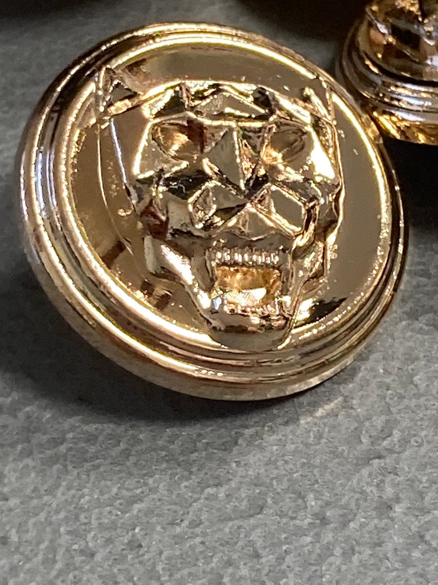 5 x 22mm LEOPARD Buttons embossed gold tone stylised big cat panther