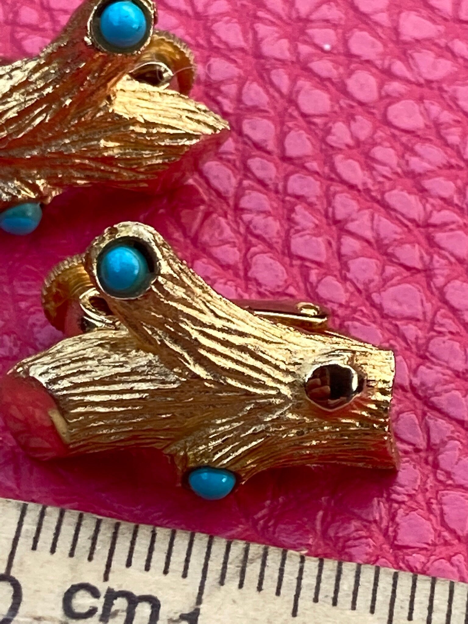Signed JEWELCRAFT clip on earrings 1970s gold tone BARK nugget Turquoise paste