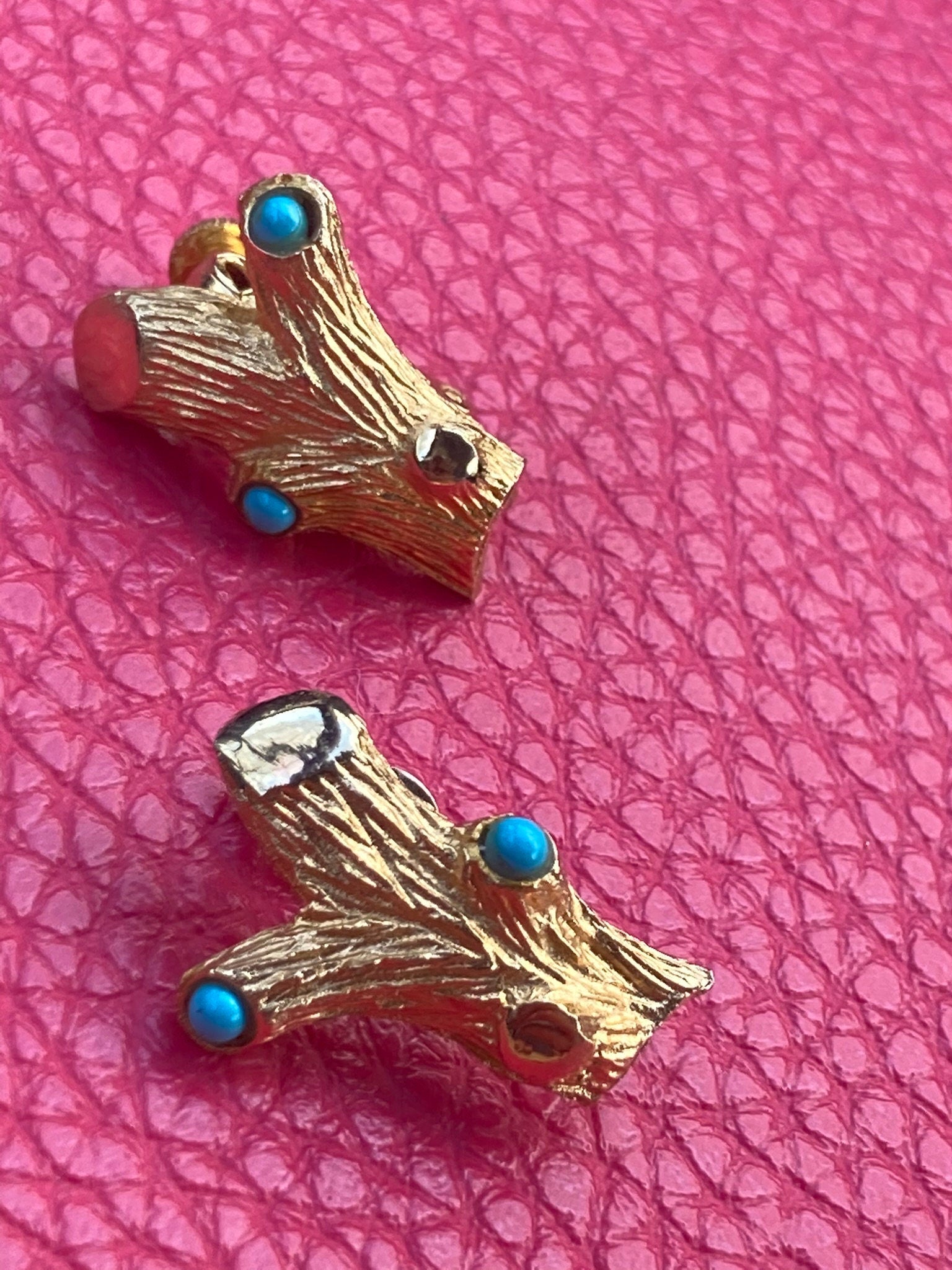 Signed JEWELCRAFT clip on earrings 1970s gold tone BARK nugget Turquoise paste