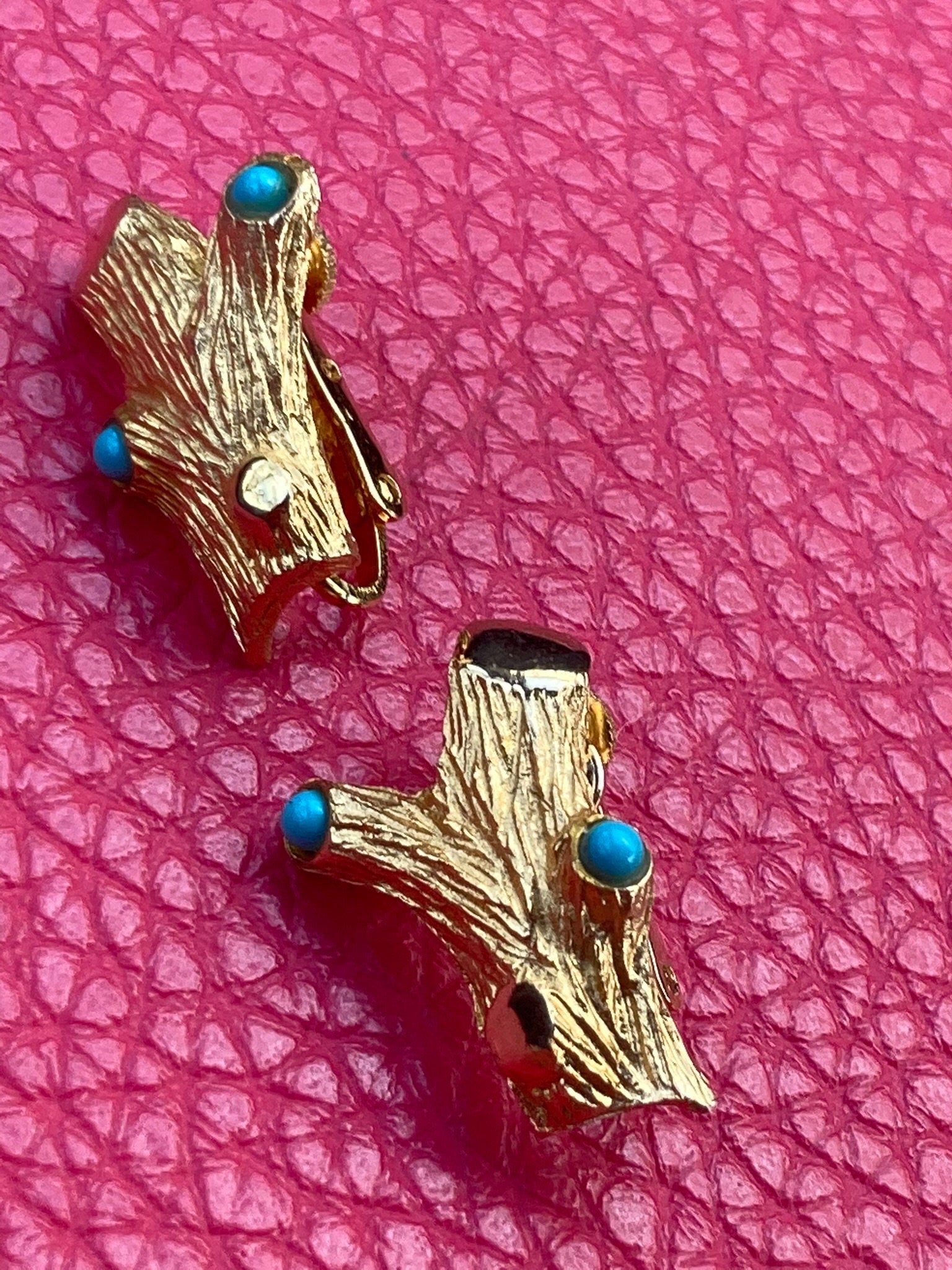 Signed JEWELCRAFT clip on earrings 1970s gold tone BARK nugget Turquoise paste