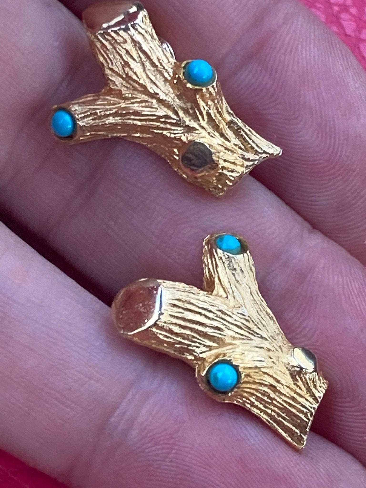 Signed JEWELCRAFT clip on earrings 1970s gold tone BARK nugget Turquoise paste