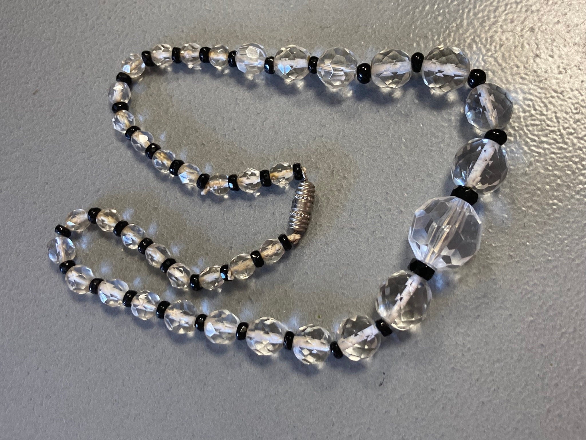 Vintage black and clear monochrome cut glass beaded necklace barrel clasp art deco