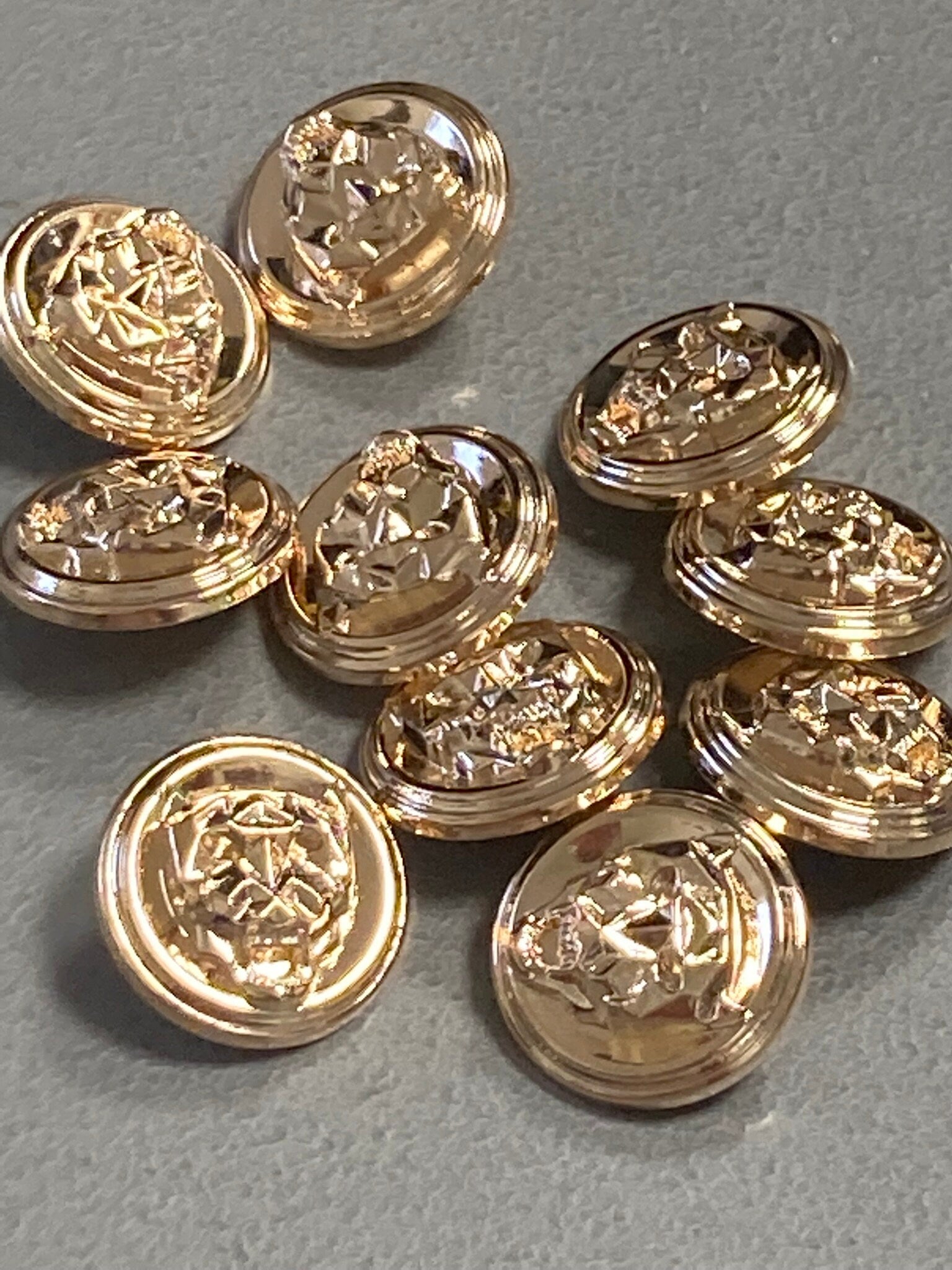 5 x 22mm LEOPARD Buttons embossed gold tone stylised big cat panther