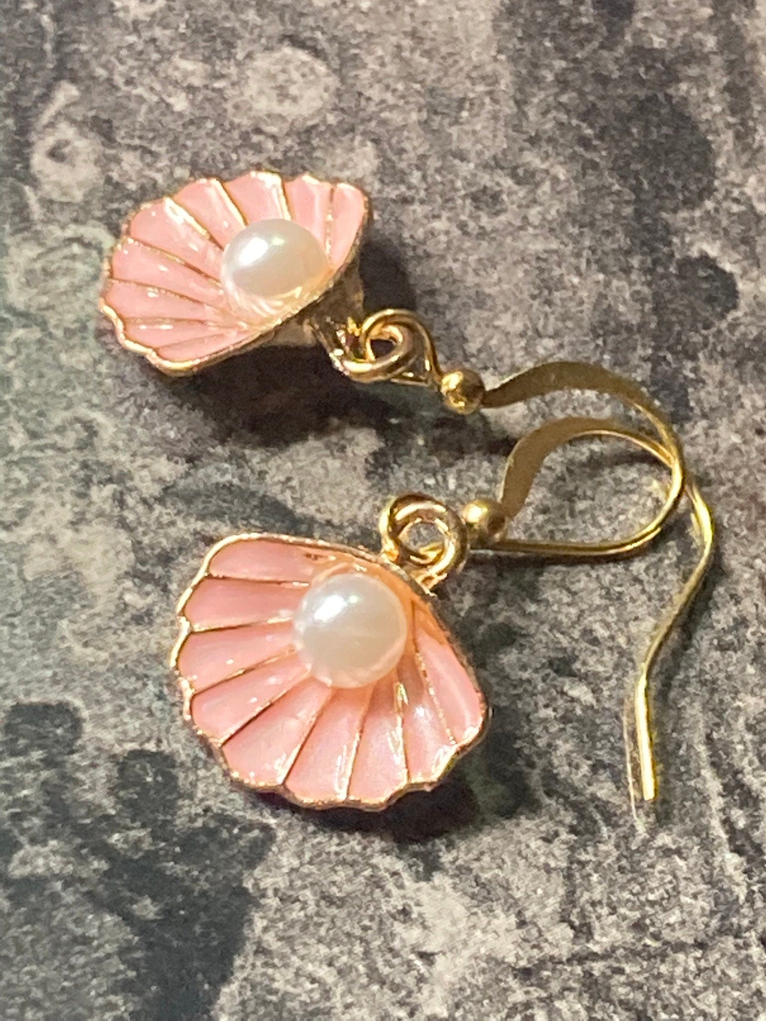 pink enamel oyster shell pearl gold tone small drop earrings