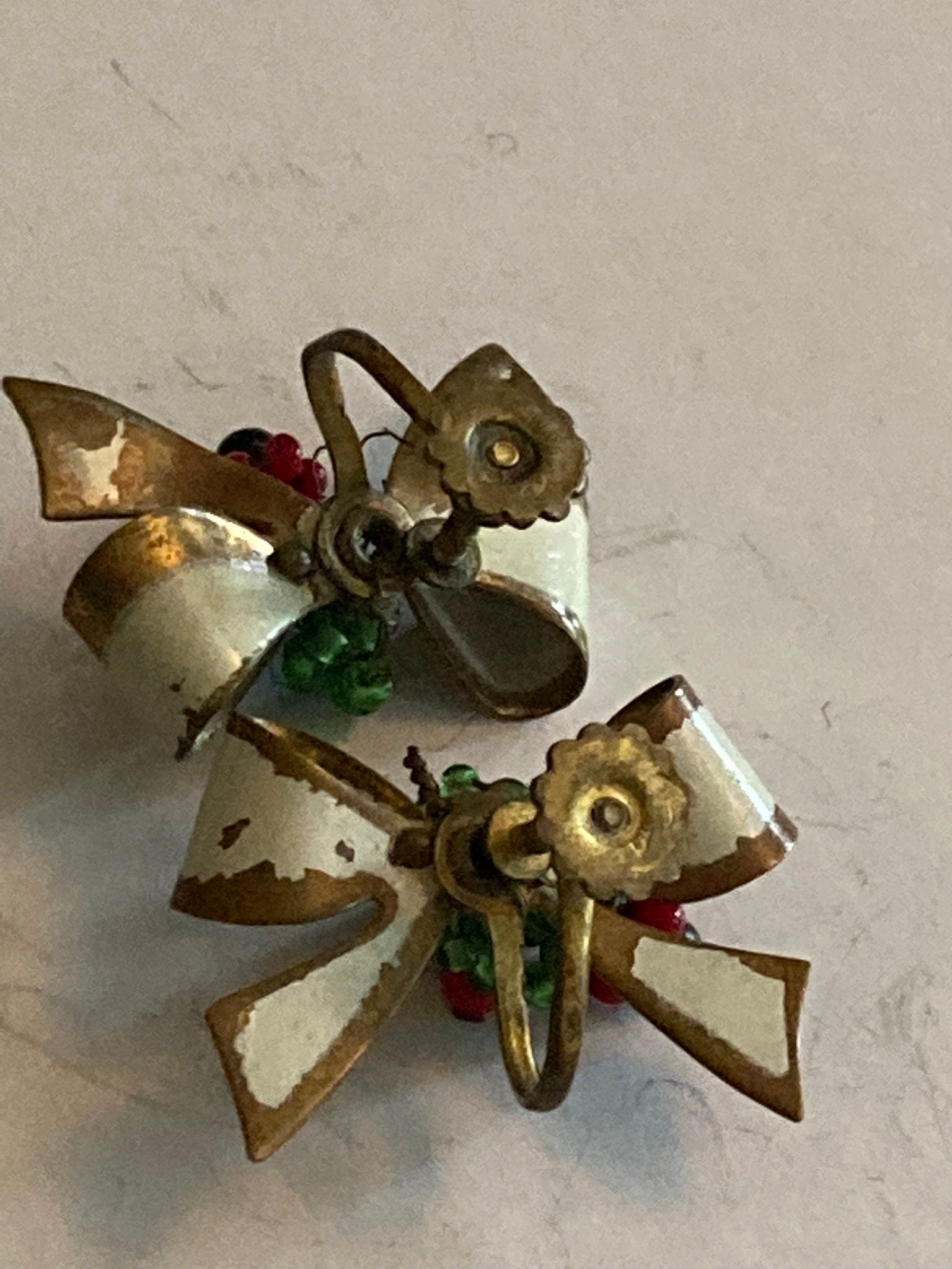 Vintage Retro 1950s pretty cream enamel Christmas red green white bow Clip On Earrings