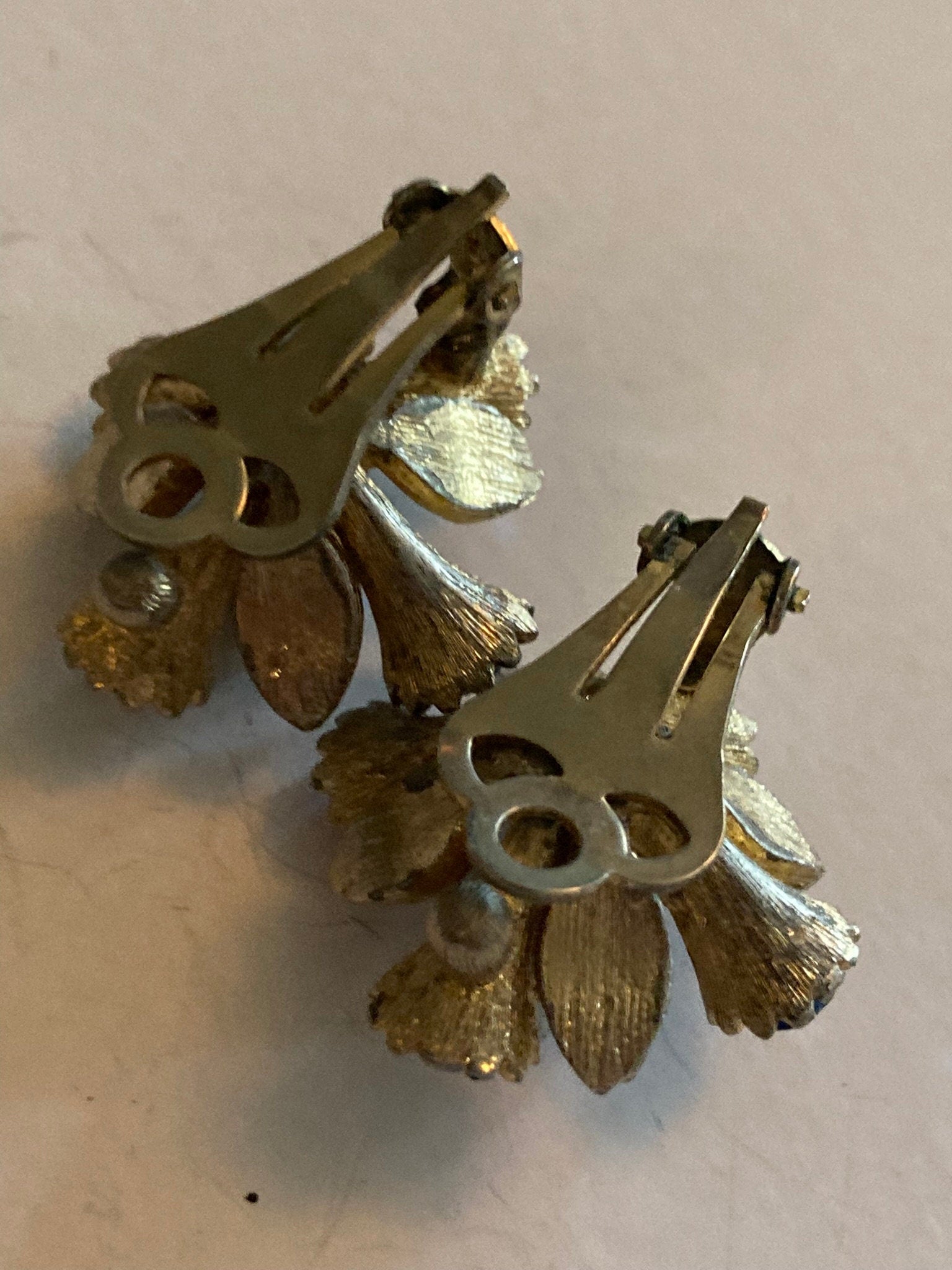 Vintage Mid century Gold tone statement blue sapphire AB glass diamanté stud domed clip on earrings