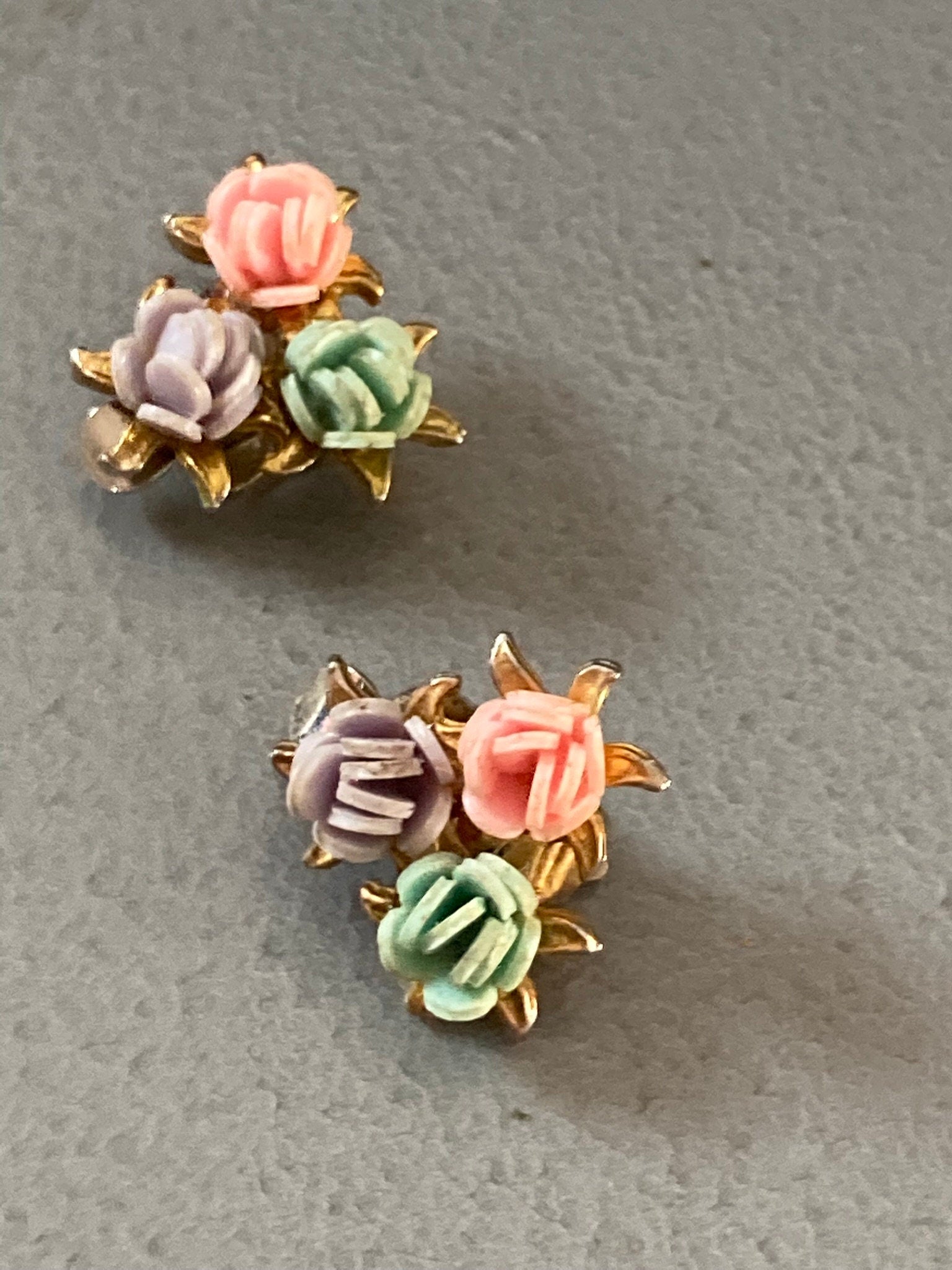 Vintage gold tone pastel roses flower clip on mid century stud earrings