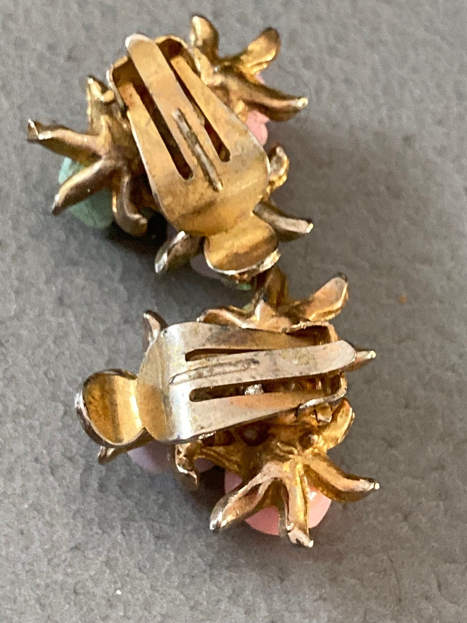 Vintage gold tone pastel roses flower clip on mid century stud earrings