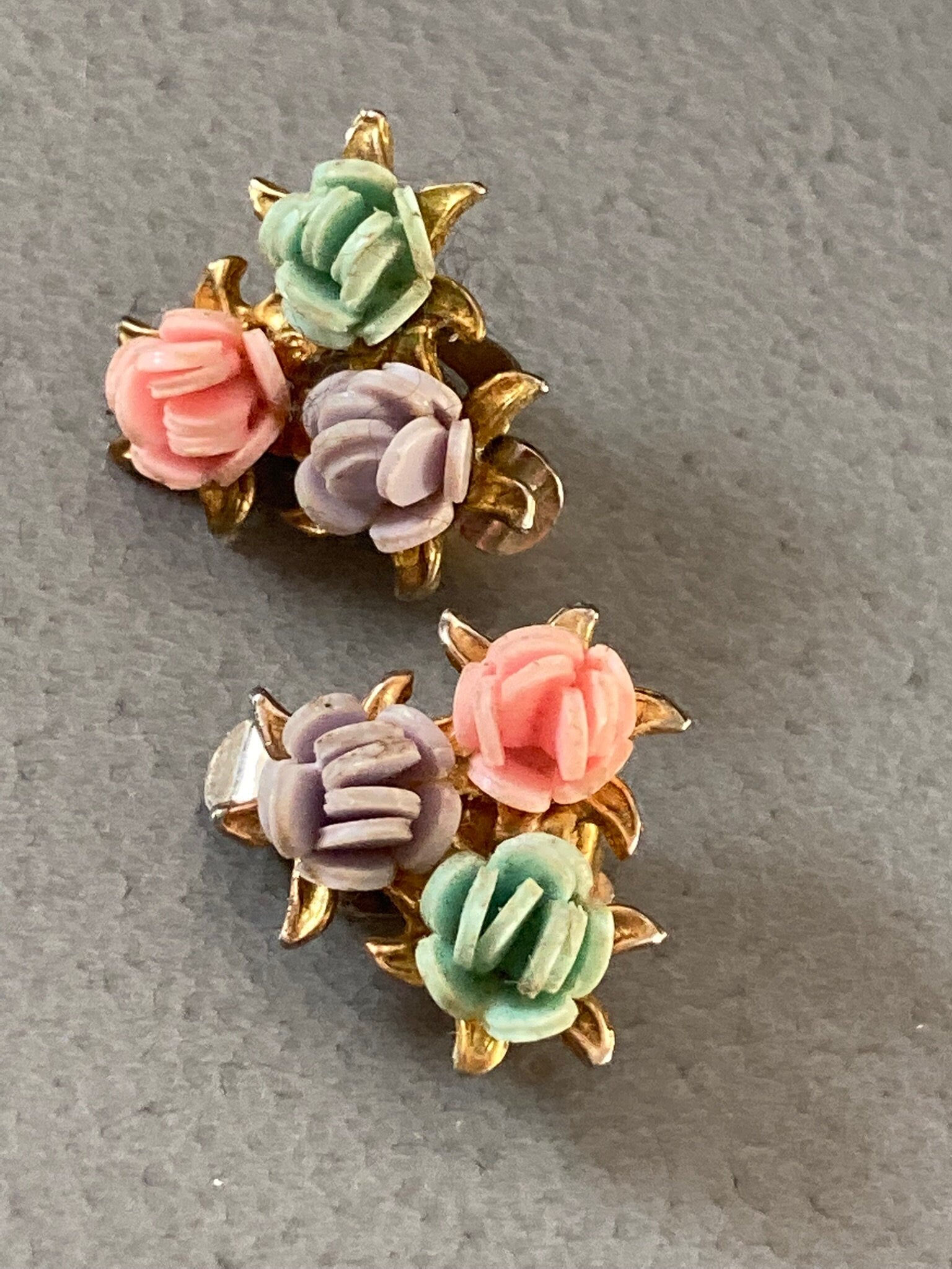Vintage gold tone pastel roses flower clip on mid century stud earrings