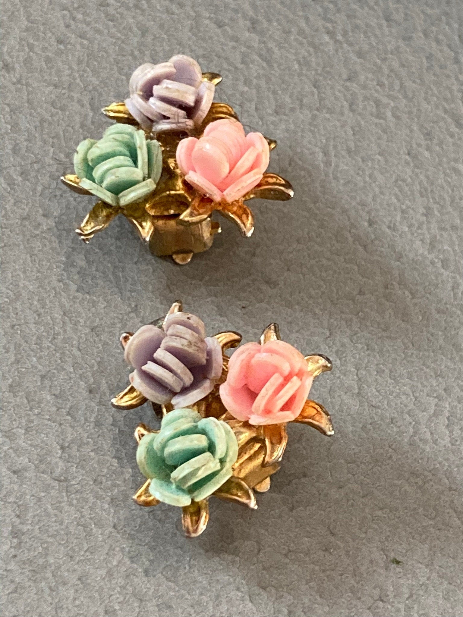 Vintage gold tone pastel roses flower clip on mid century stud earrings