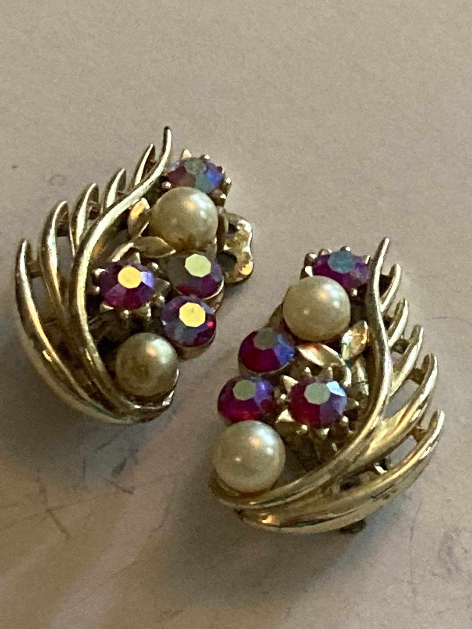 signed LISNER Vintage gold tone ornate clip on earrings PINK AB coloured paste