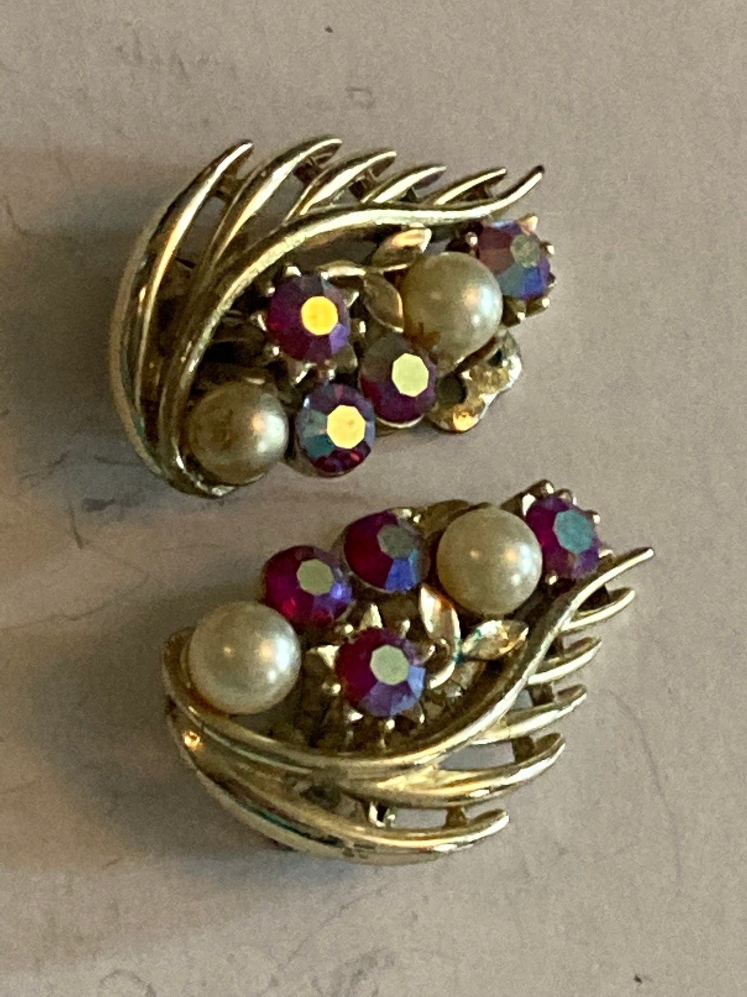 signed LISNER Vintage gold tone ornate clip on earrings PINK AB coloured paste