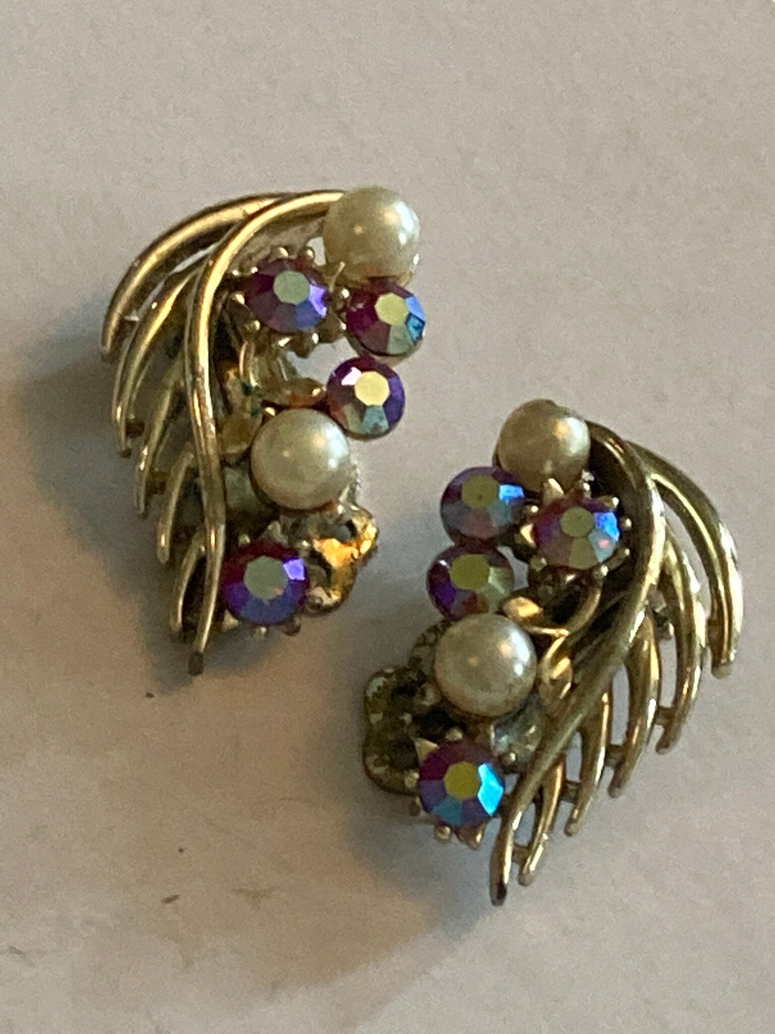 signed LISNER Vintage gold tone ornate clip on earrings PINK AB coloured paste