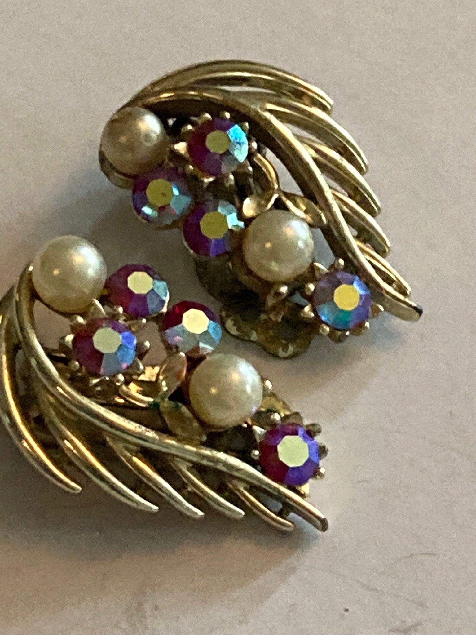 signed LISNER Vintage gold tone ornate clip on earrings PINK AB coloured paste