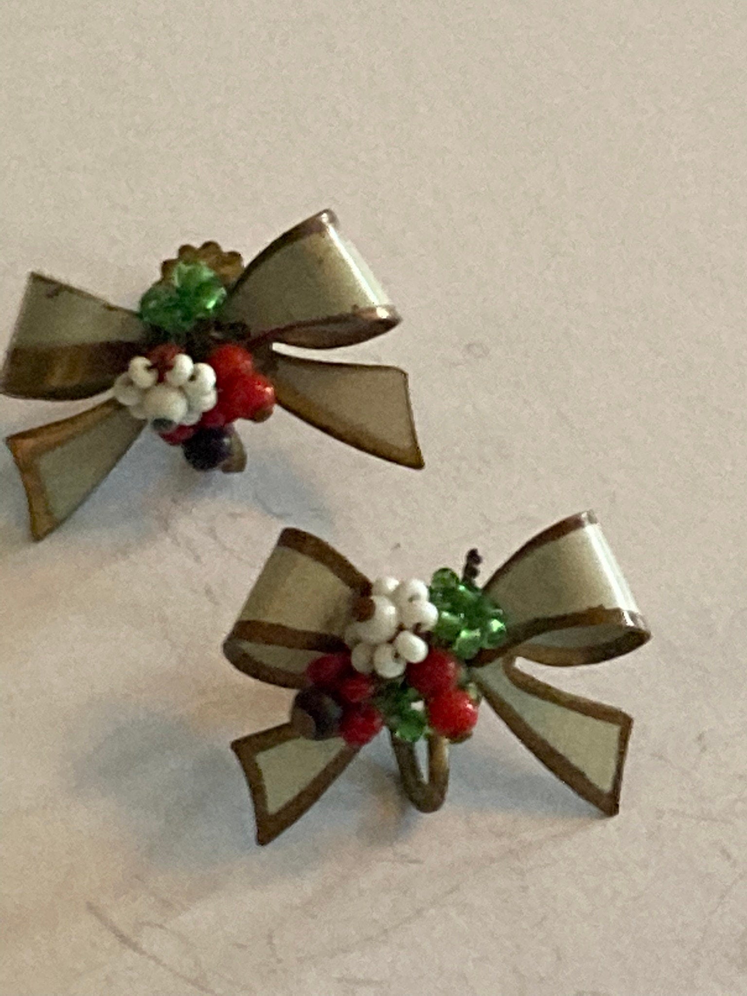 Vintage Retro 1950s pretty cream enamel Christmas red green white bow Clip On Earrings