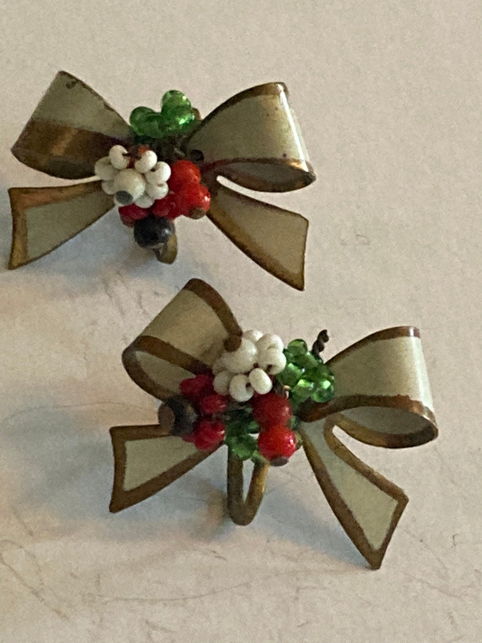 Vintage Retro 1950s pretty cream enamel Christmas red green white bow Clip On Earrings