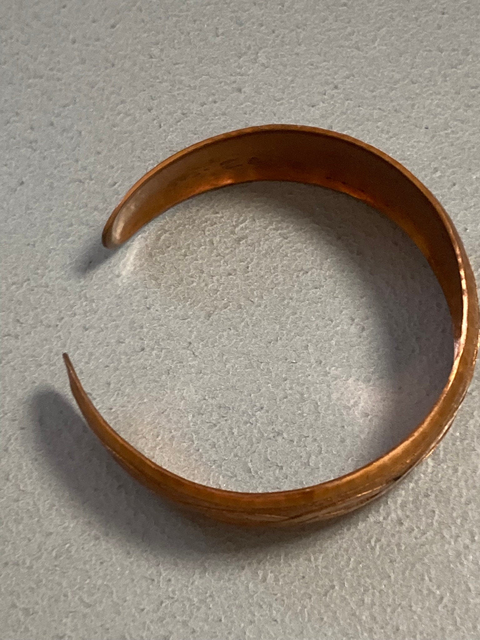 Signed MODA Maltese Brutalist copper tone etched metal bangle bracelet 1970s