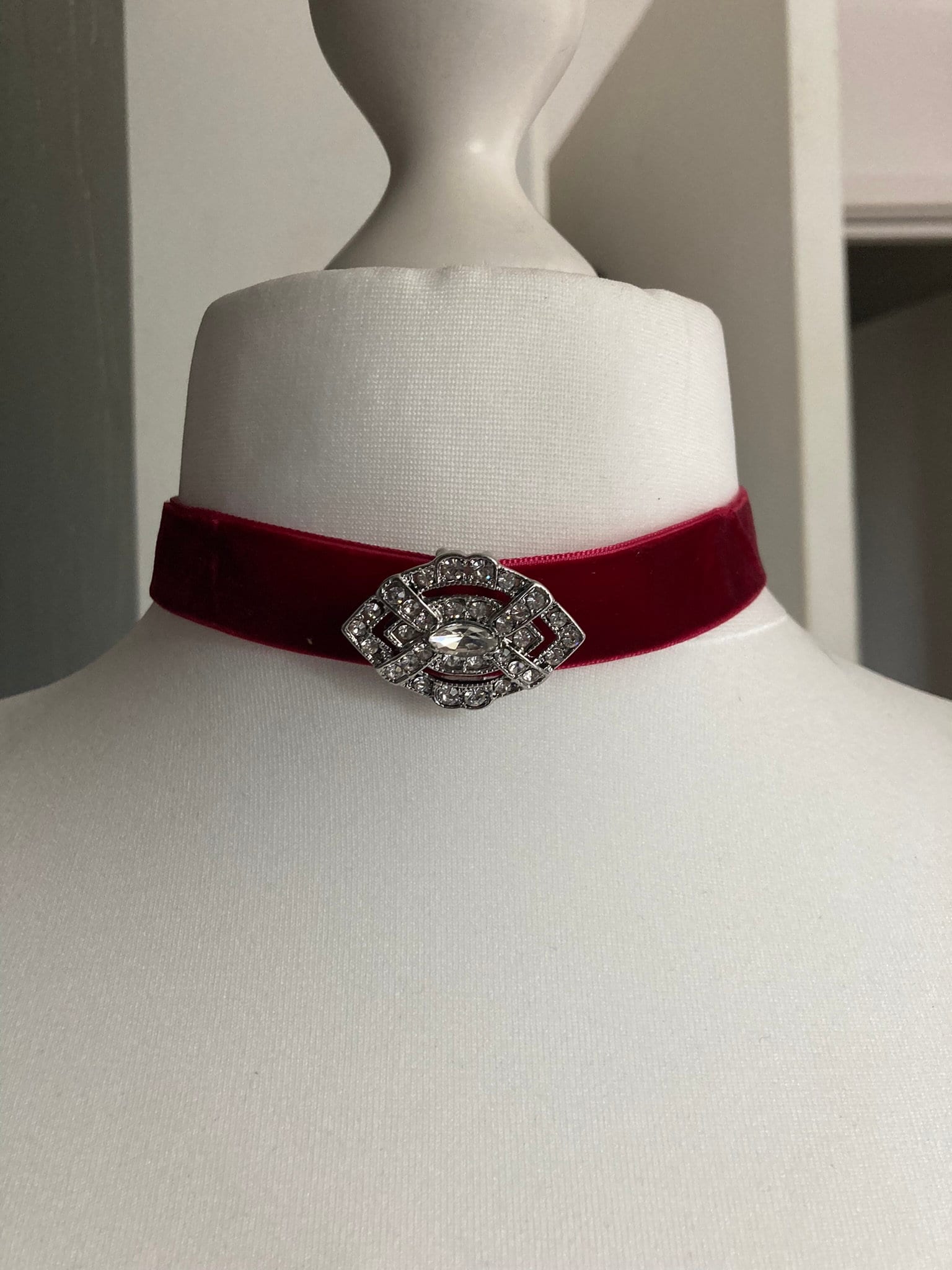 Victoriana style deep dark blood  red velveteen adjustable choker necklace with sliding diamante pendant detail
