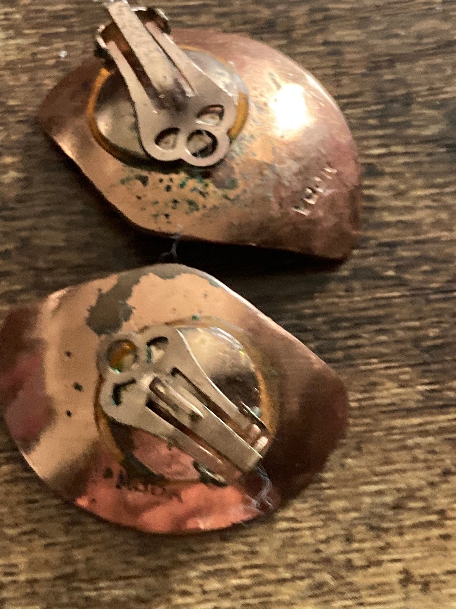 Signed Moda Maltese Modernist Vintage copper Tone abstract clip on earrings