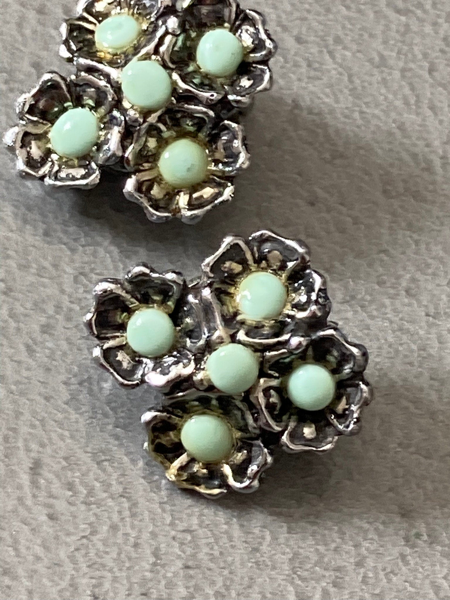 Turquoise cabochon floral clip on modernist earrings silver tone