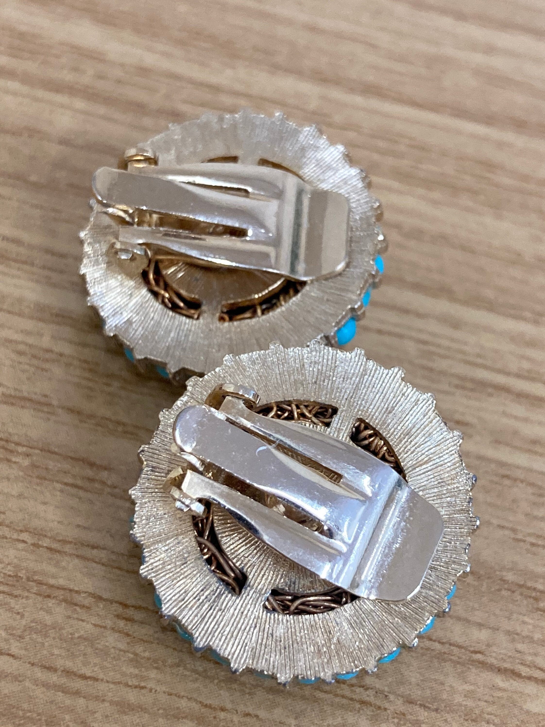 Vintage 1970s gold tone Turquoise glass cabochon 2cm clip on modernist earrings