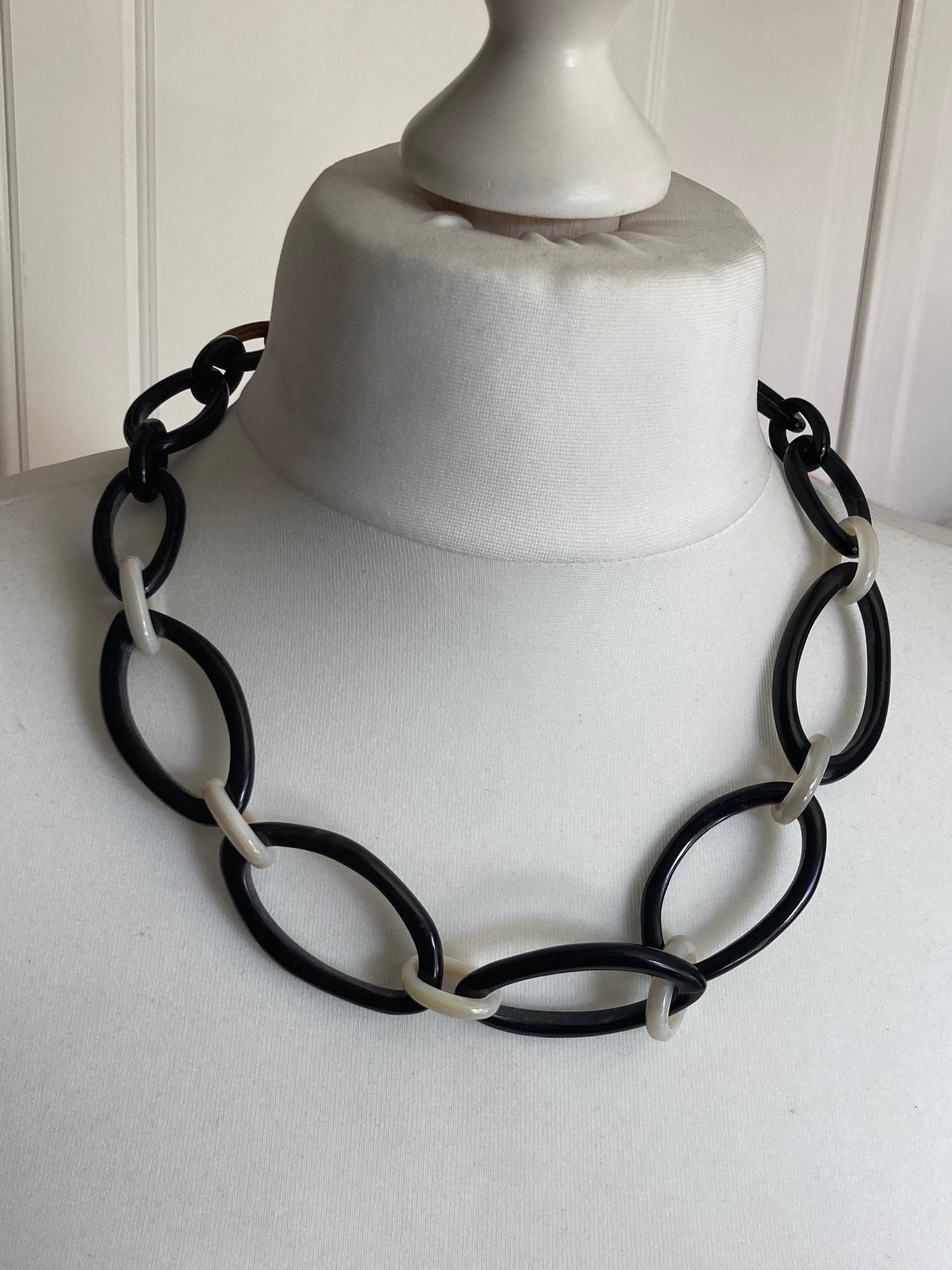 Signed AGATHA Paris 60cm long plastic chunky necklace black and white monochrome