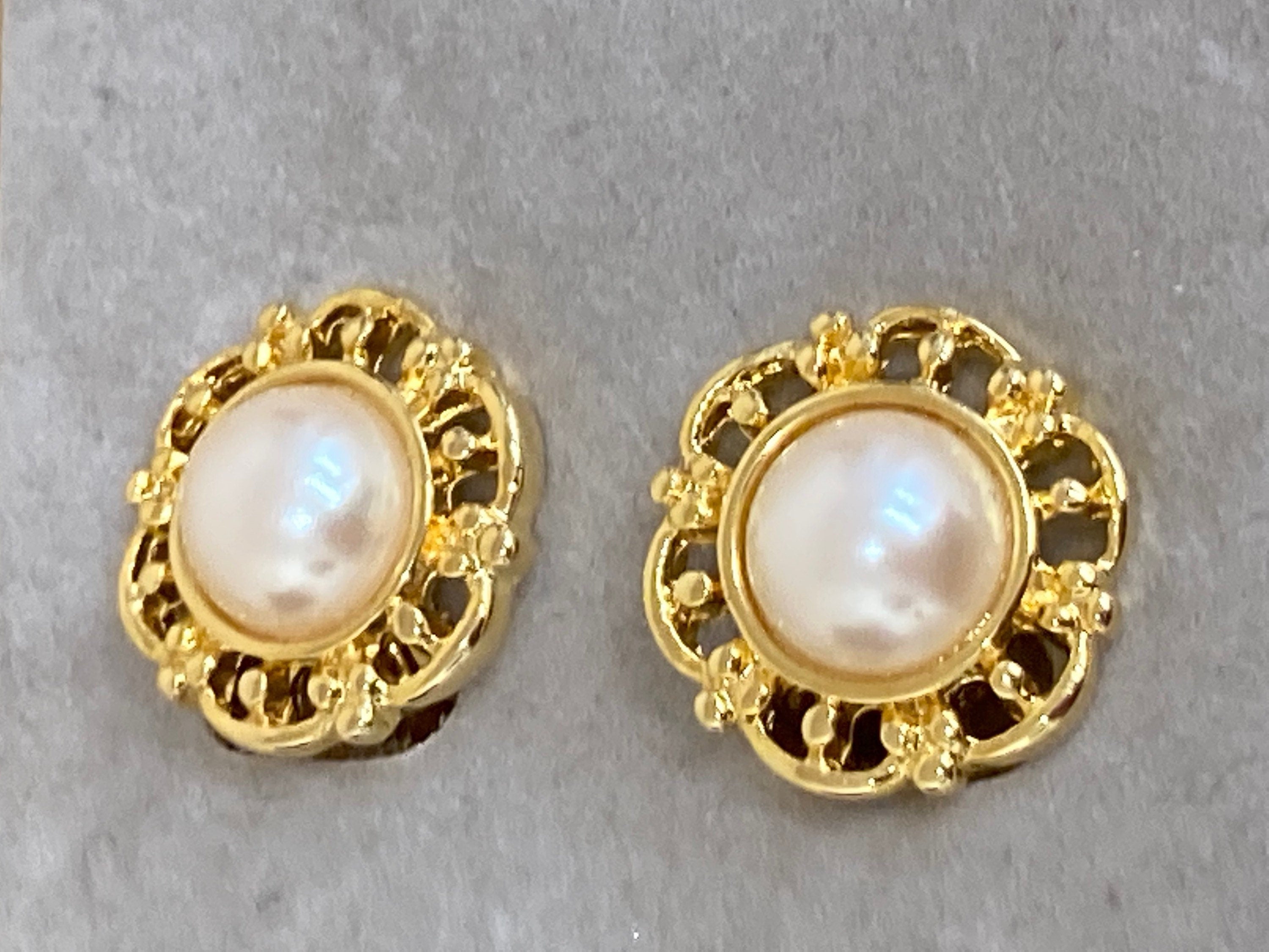 Signed SOLIEL clip on stud earrings Vintage 1980s high end metal 18k gold plated pearl cabochon and paste