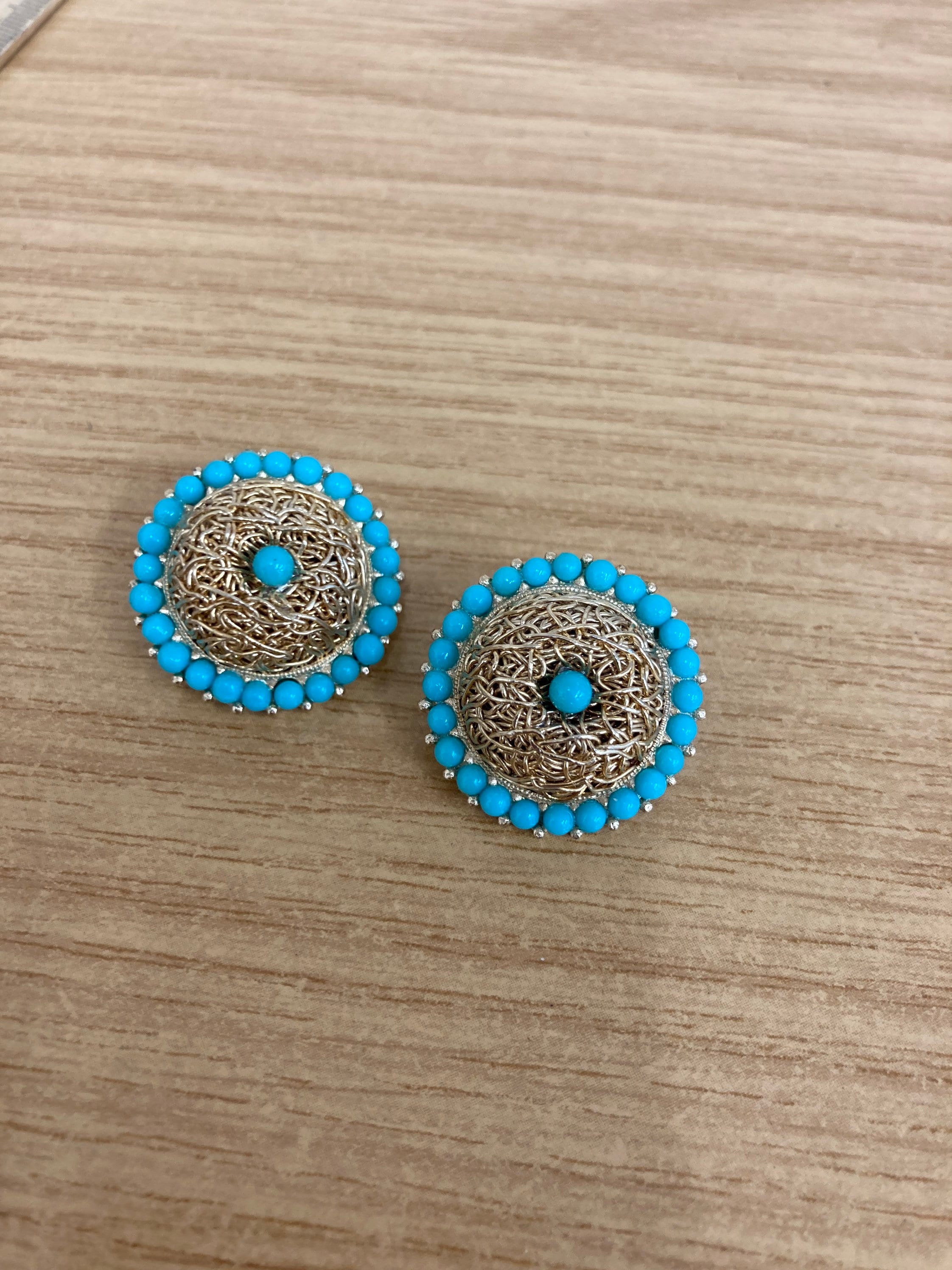 Vintage 1970s gold tone Turquoise glass cabochon 2cm clip on modernist earrings