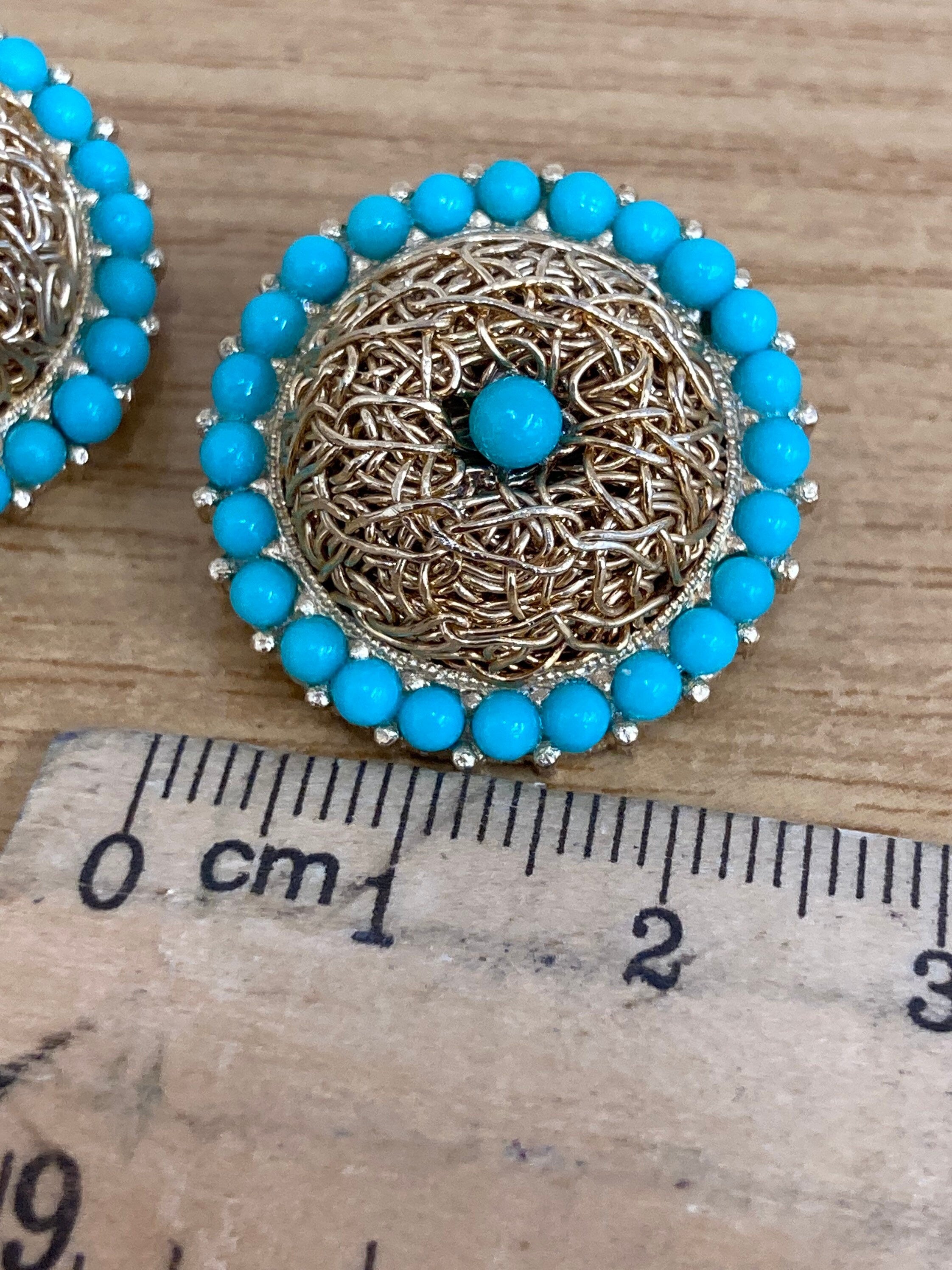 Vintage 1970s gold tone Turquoise glass cabochon 2cm clip on modernist earrings