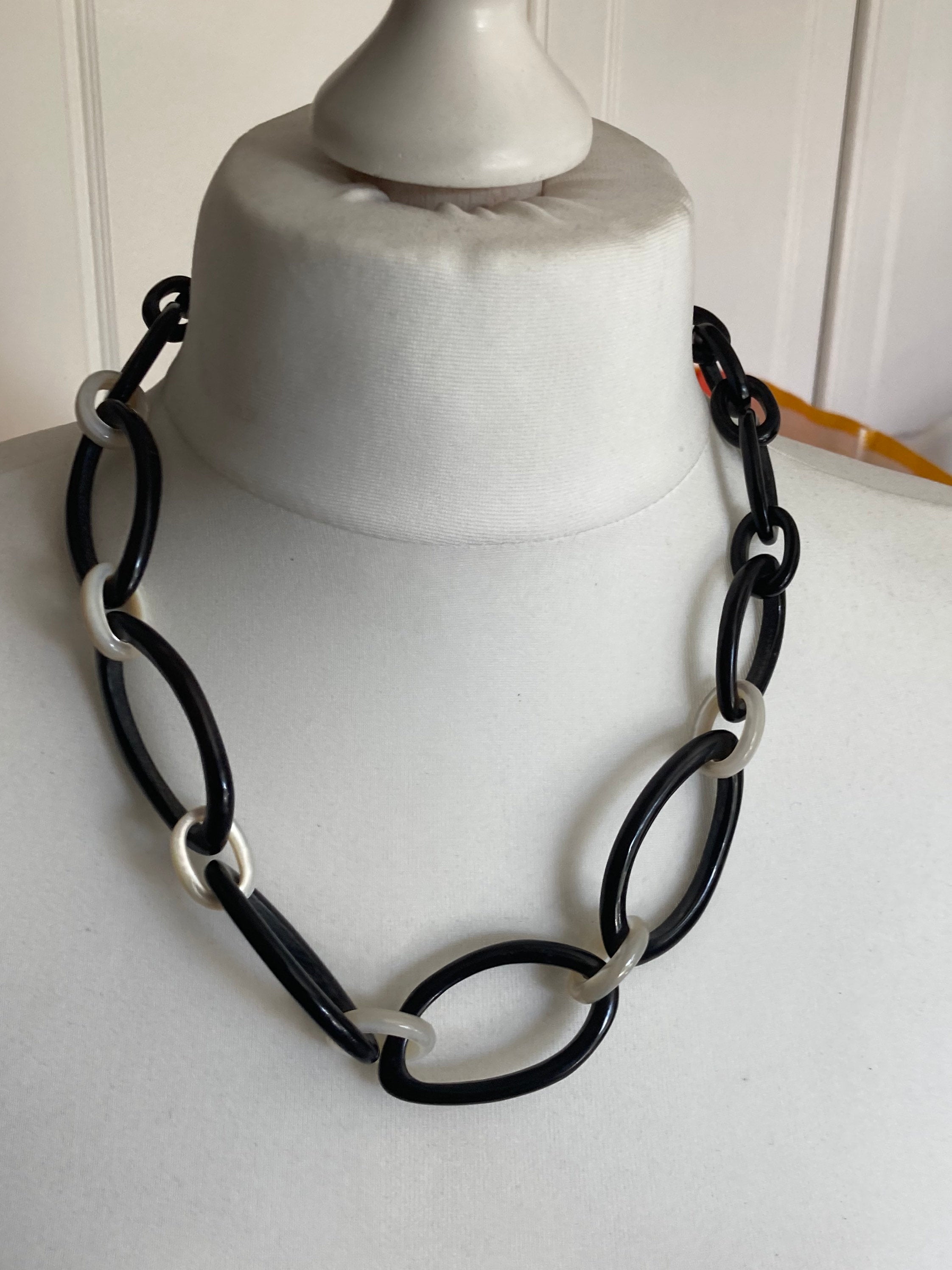 Signed AGATHA Paris 60cm long plastic chunky necklace black and white monochrome