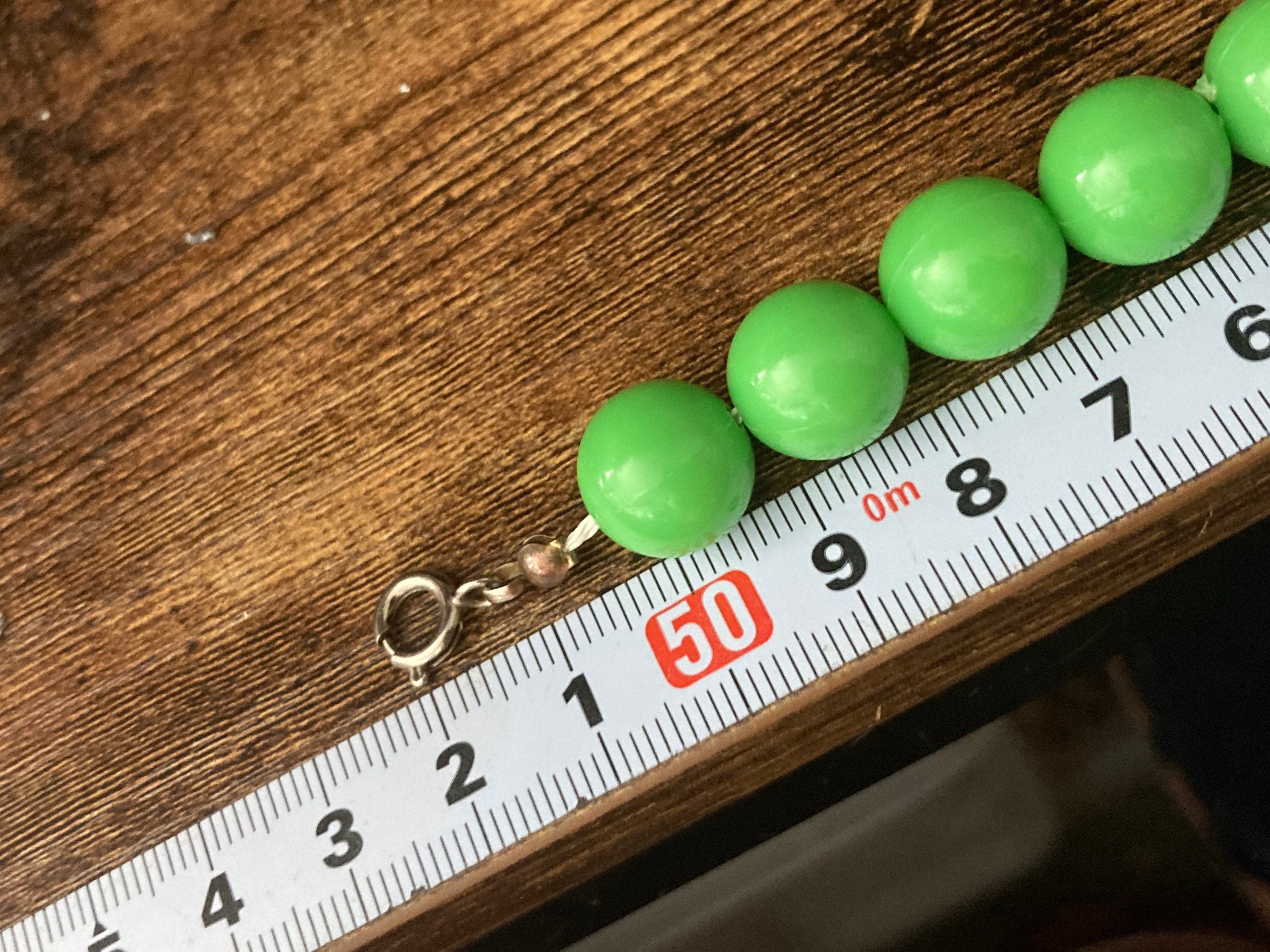 Vintage retro bright green and gold plastic beaded necklace 52cm long