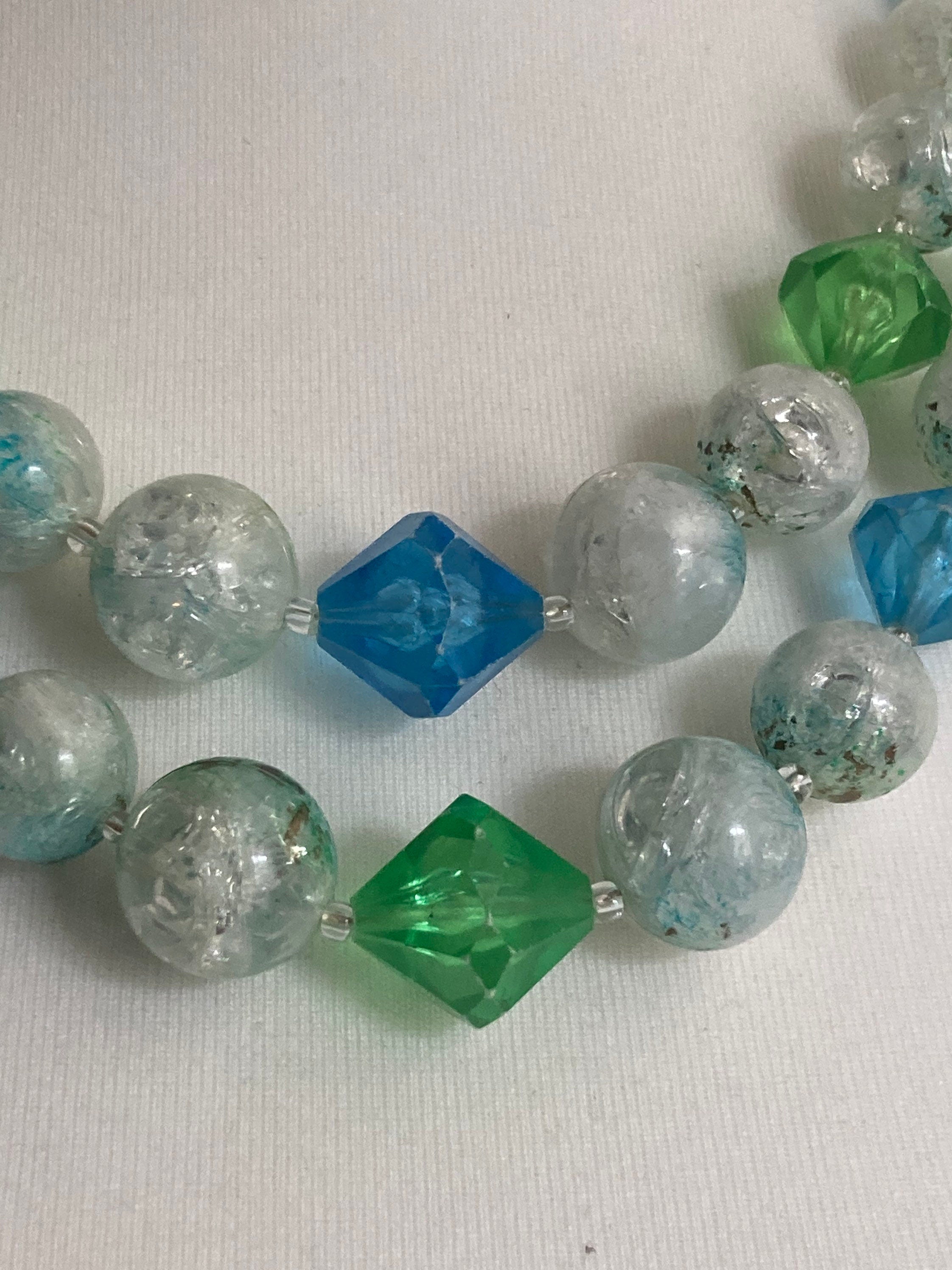 Vintage blue green and clear crackle plastic 2 row chunky beaded necklace
