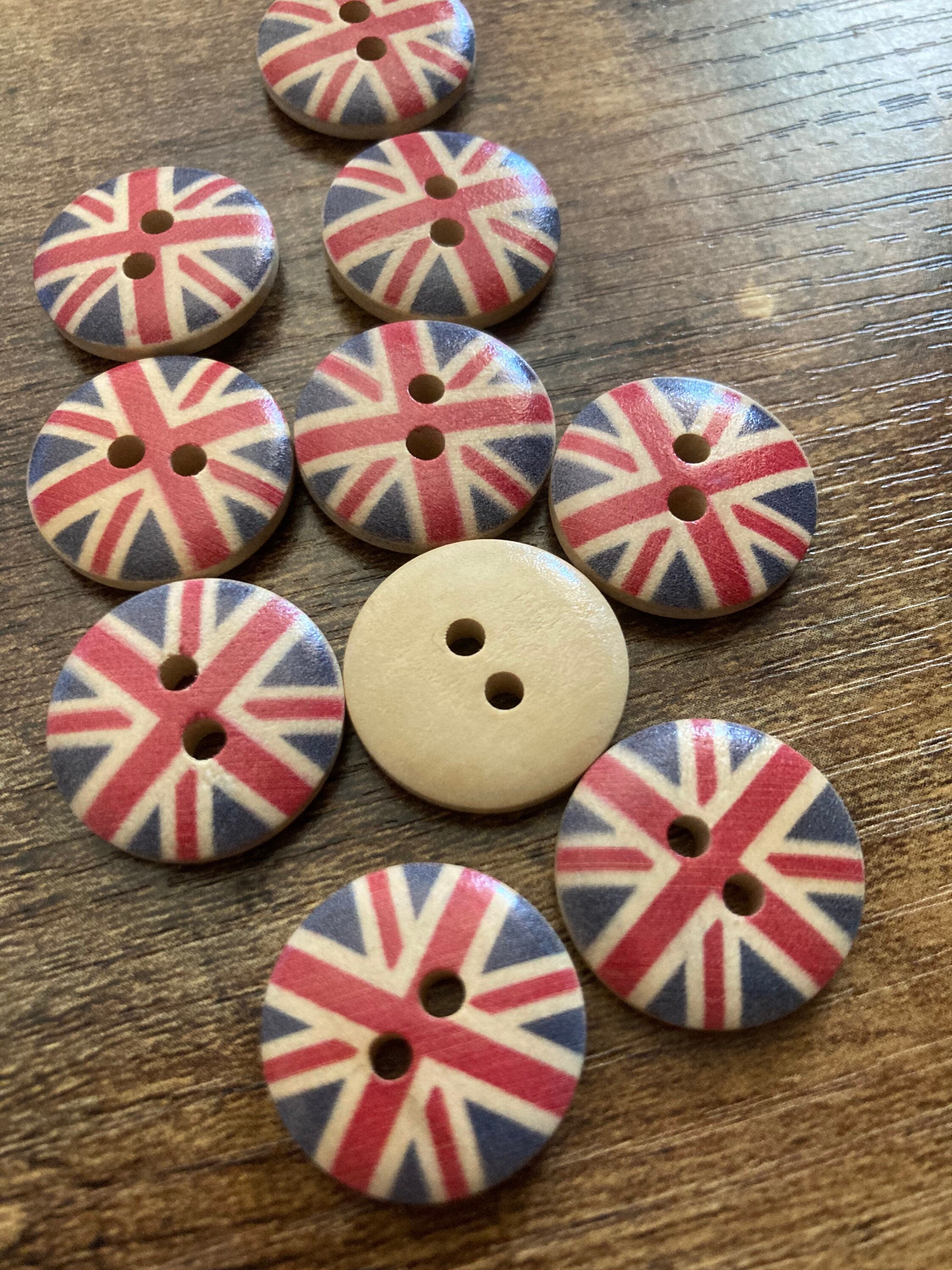 Set of 10 x 20mm round beige Union Jack wooden buttons with UK flag