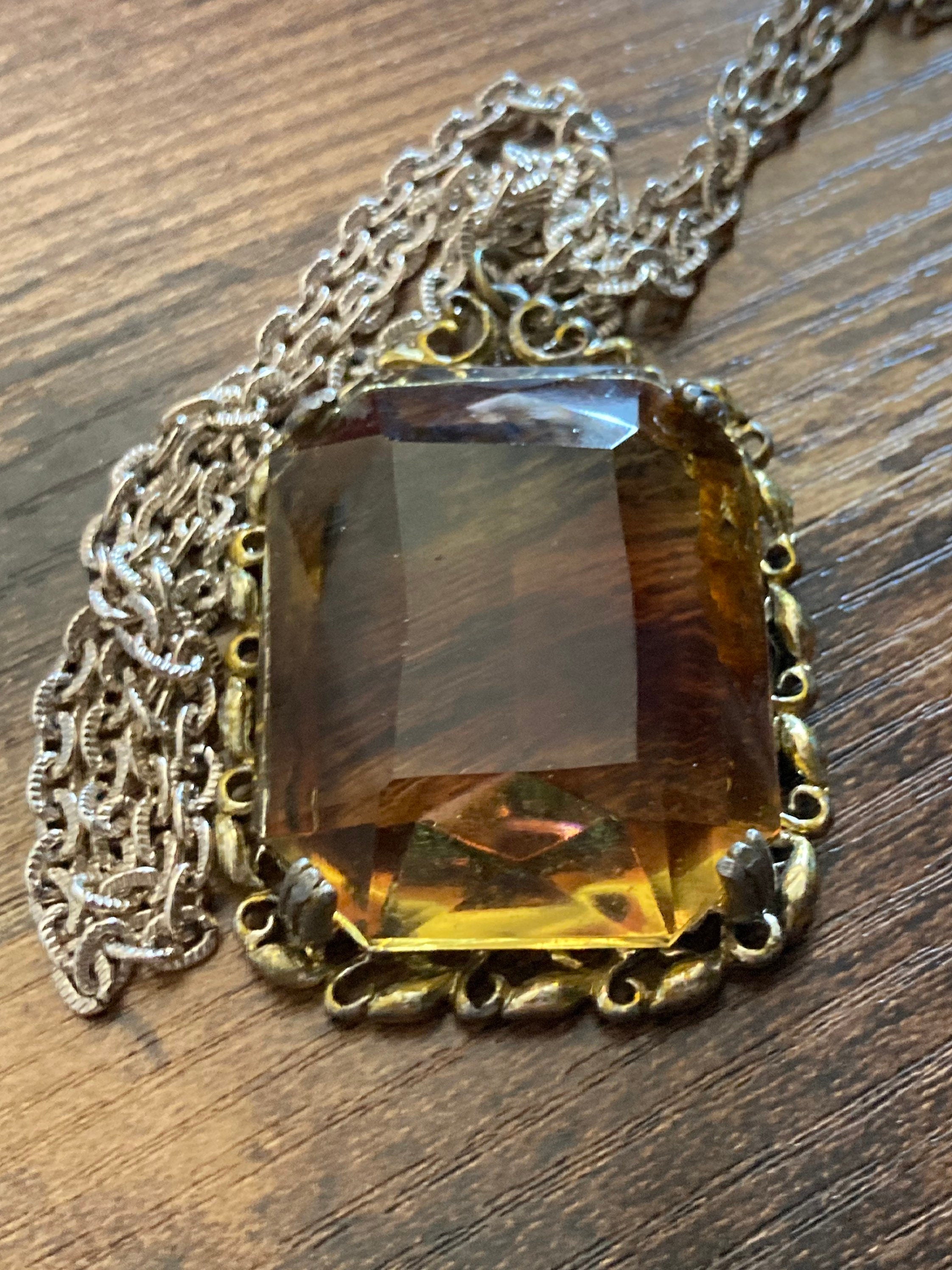 Vintage gold tone metal brown cognac glass pendant necklace