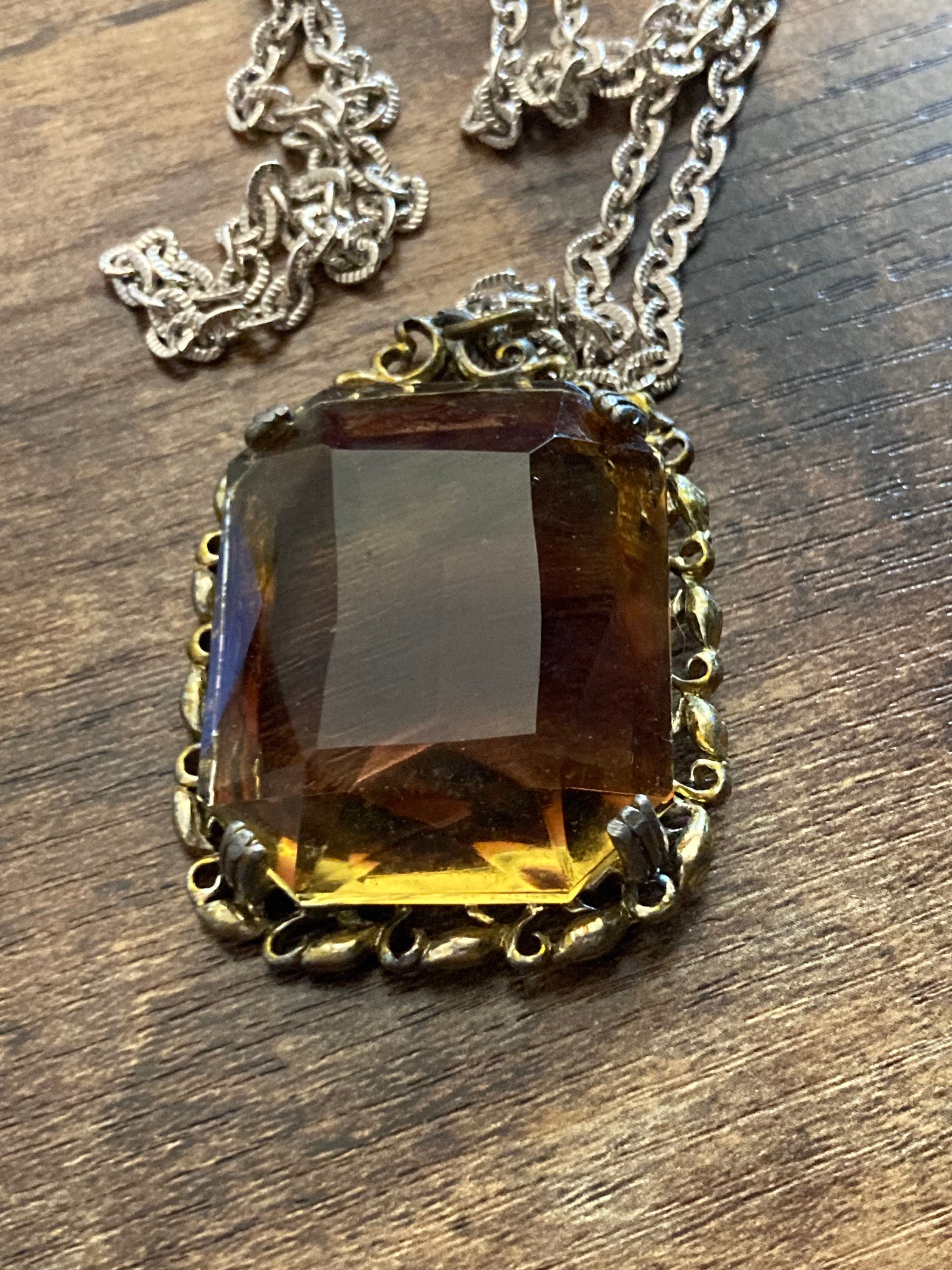 Vintage gold tone metal brown cognac glass pendant necklace