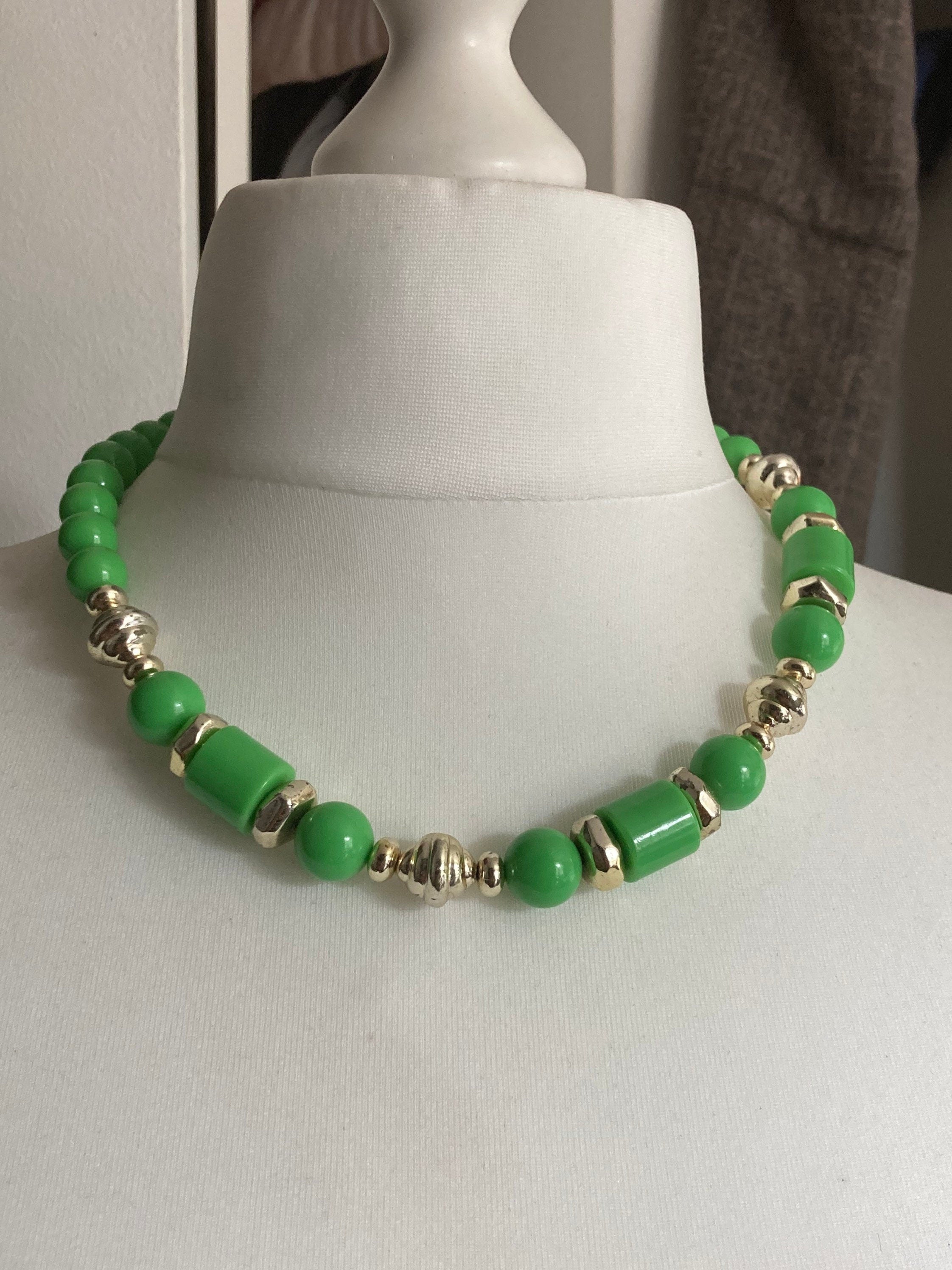 Vintage retro bright green and gold plastic beaded necklace 52cm long