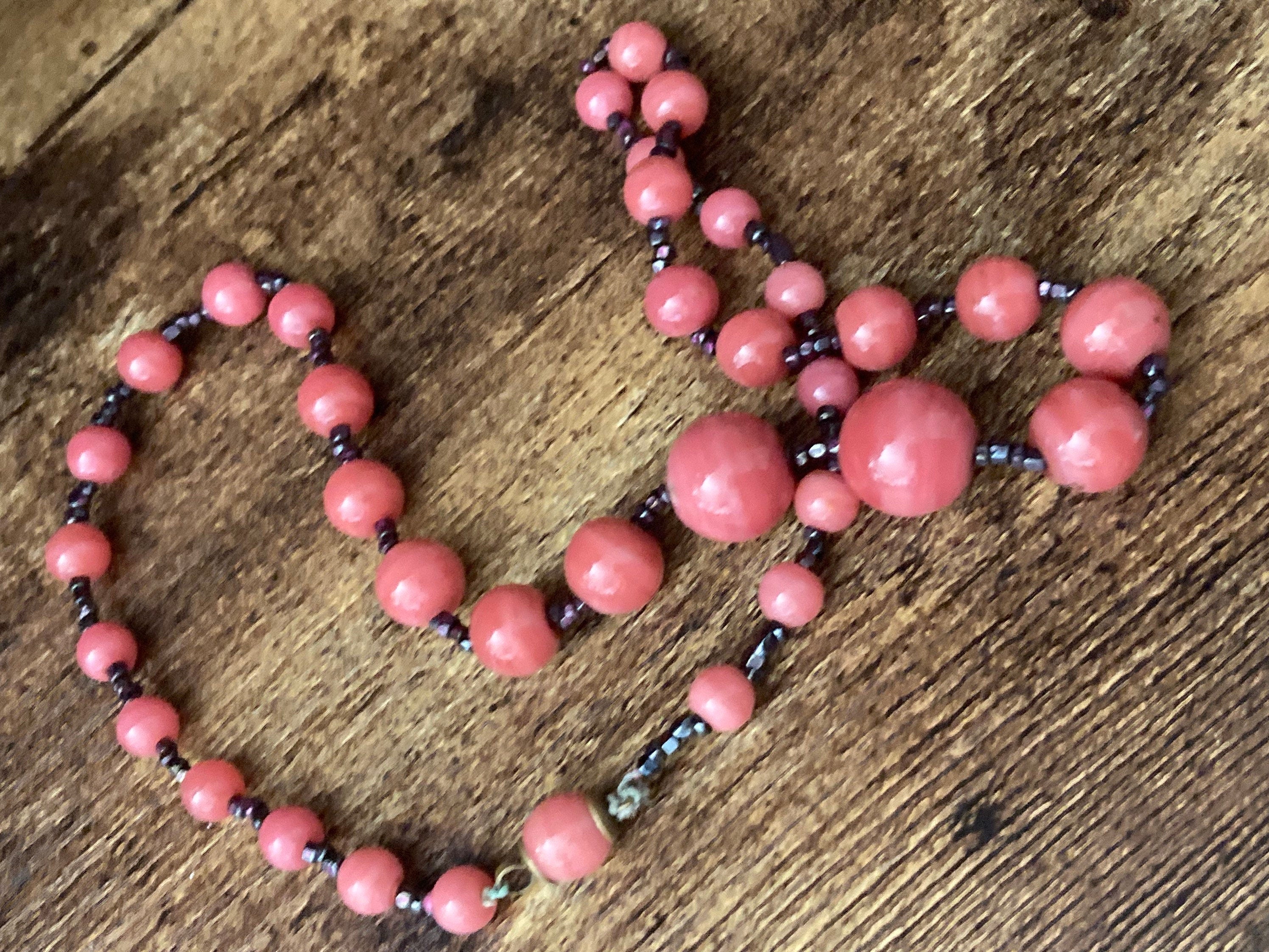Vintage dusky pink and black glass beaded necklace 44cm