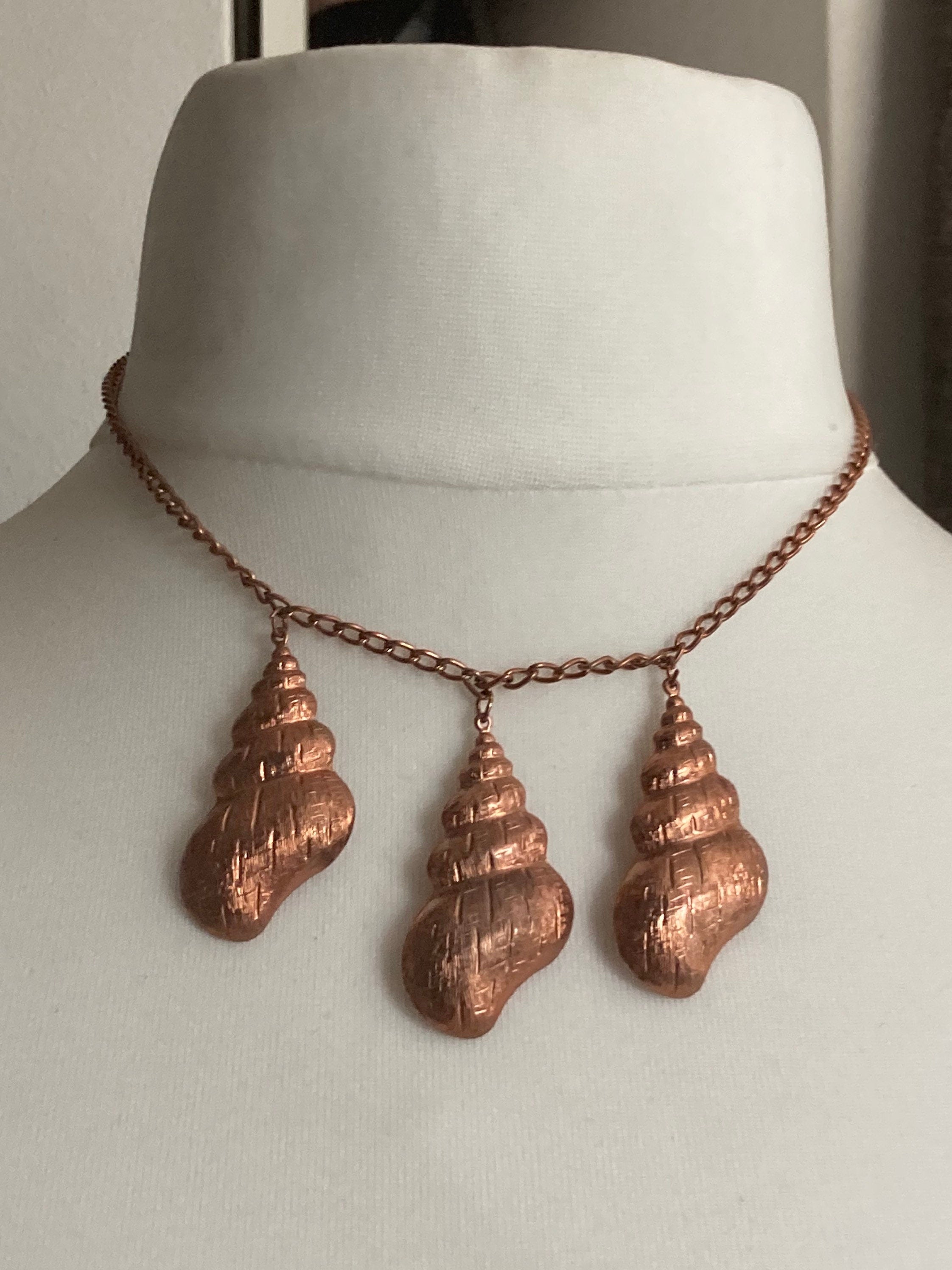vintage copper tone metal sea shell necklace 42cm