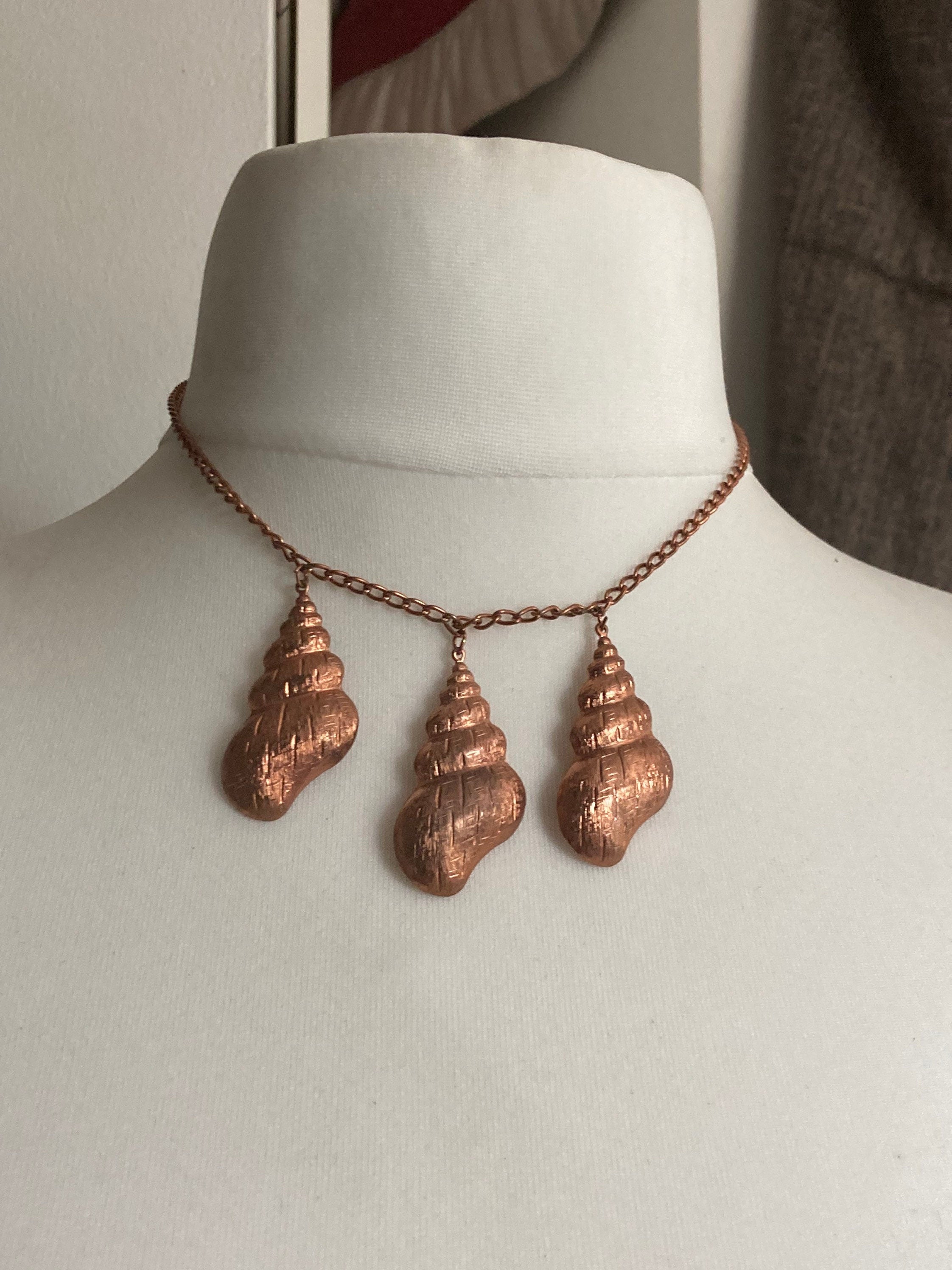 vintage copper tone metal sea shell necklace 42cm