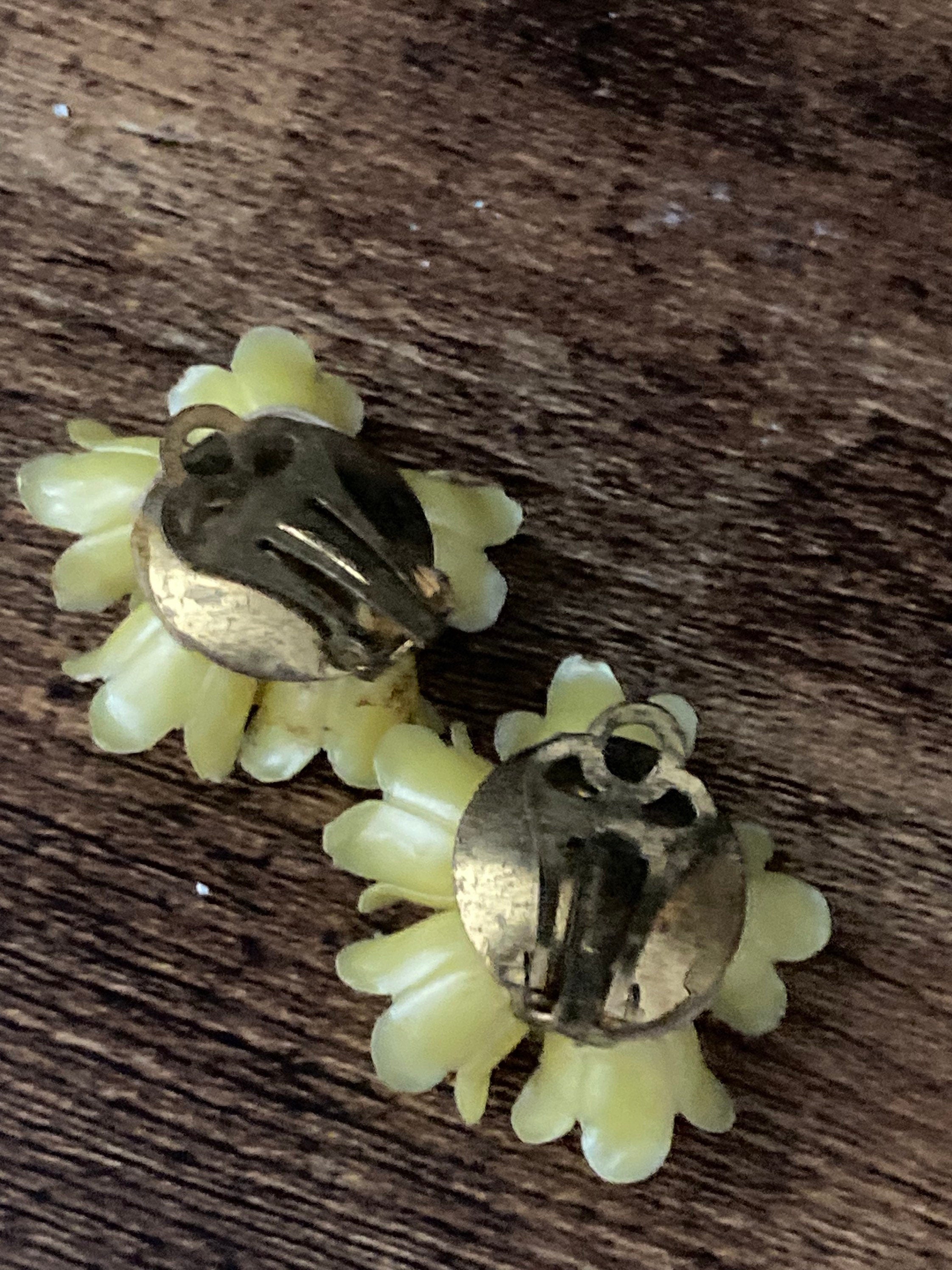 Oversized 5cm vintage yellow plastic flowers clip on mid century stud earrings