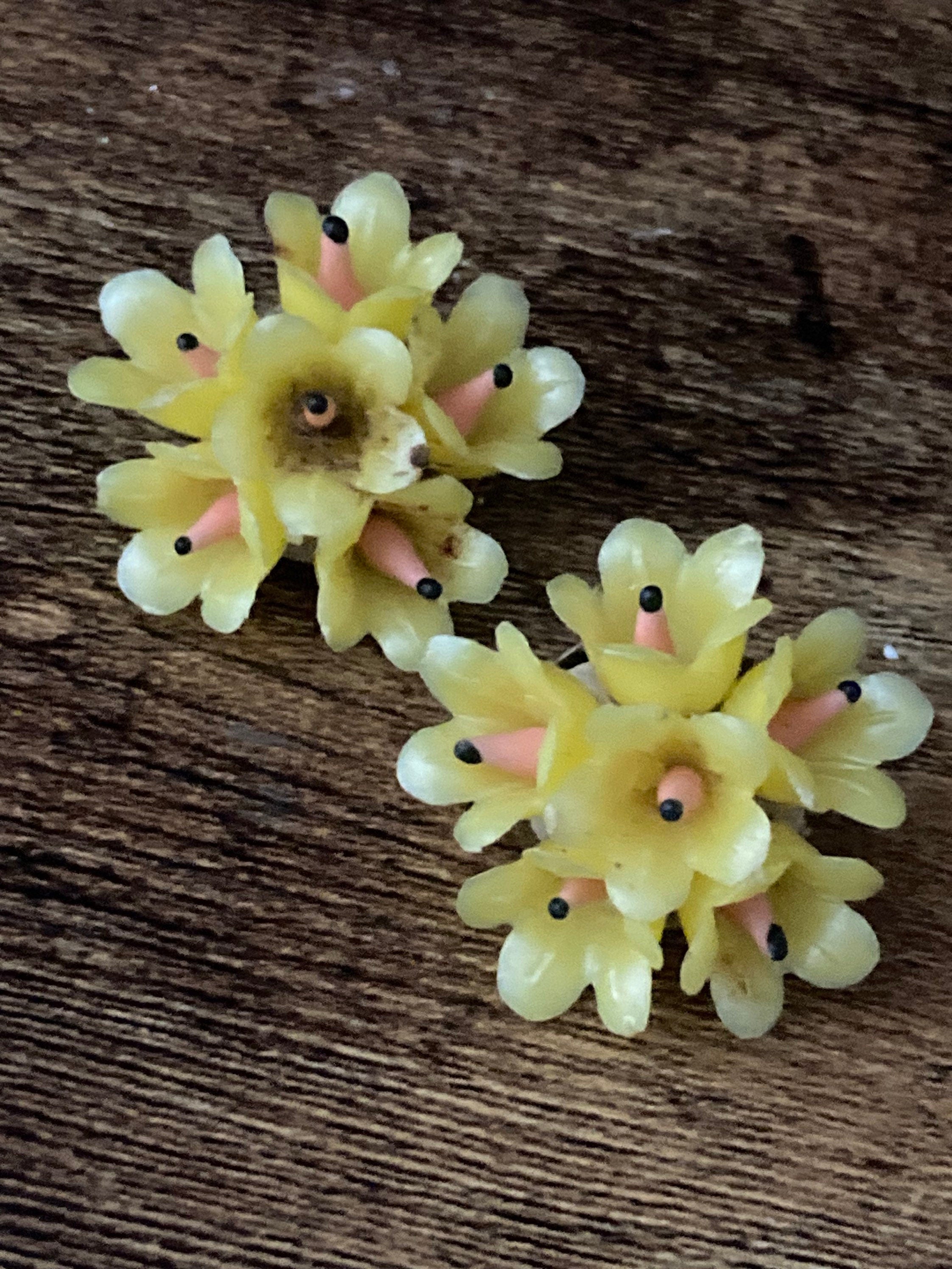 Oversized 5cm vintage yellow plastic flowers clip on mid century stud earrings