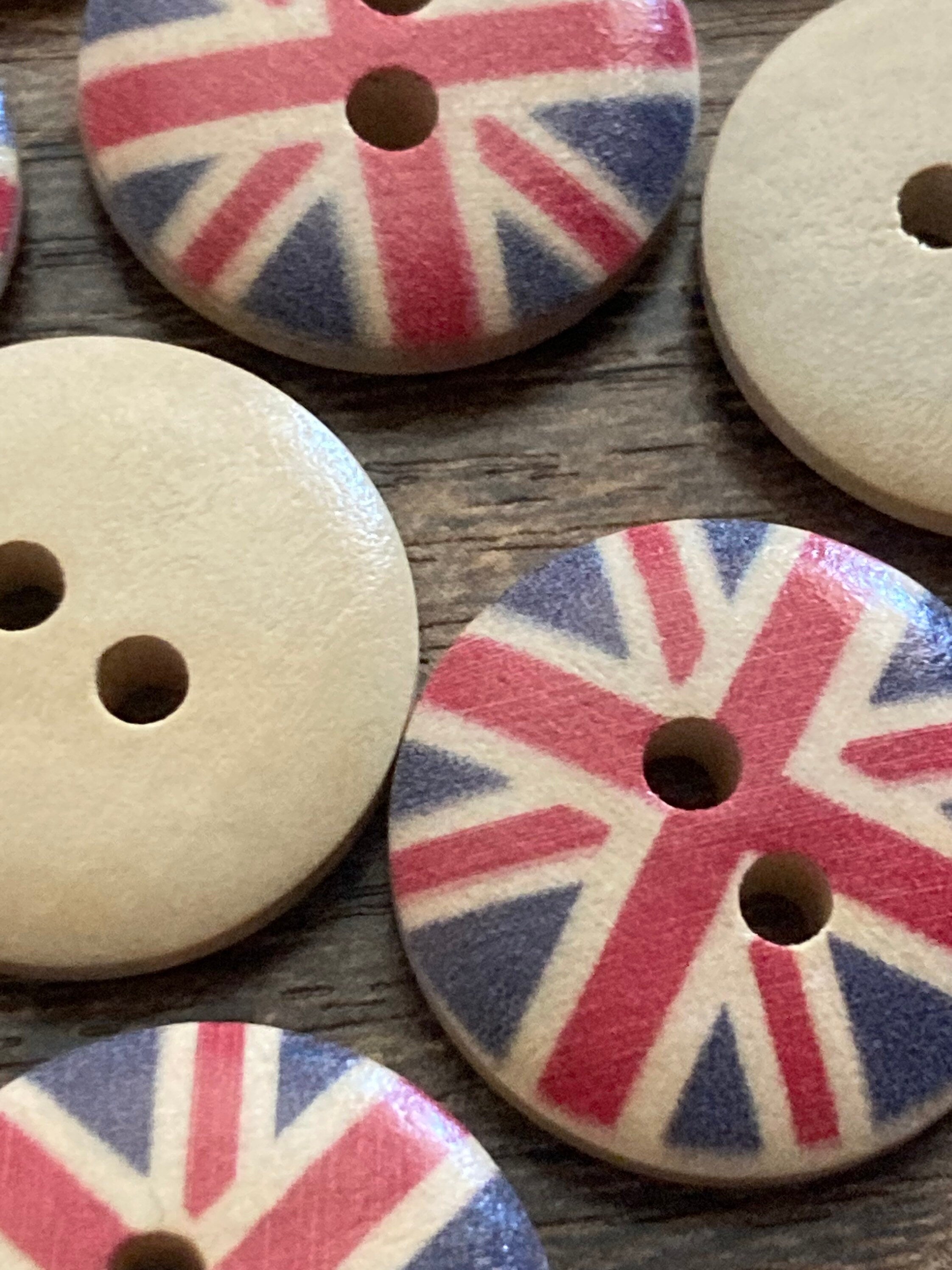 Set of 10 x 20mm round beige Union Jack wooden buttons with UK flag
