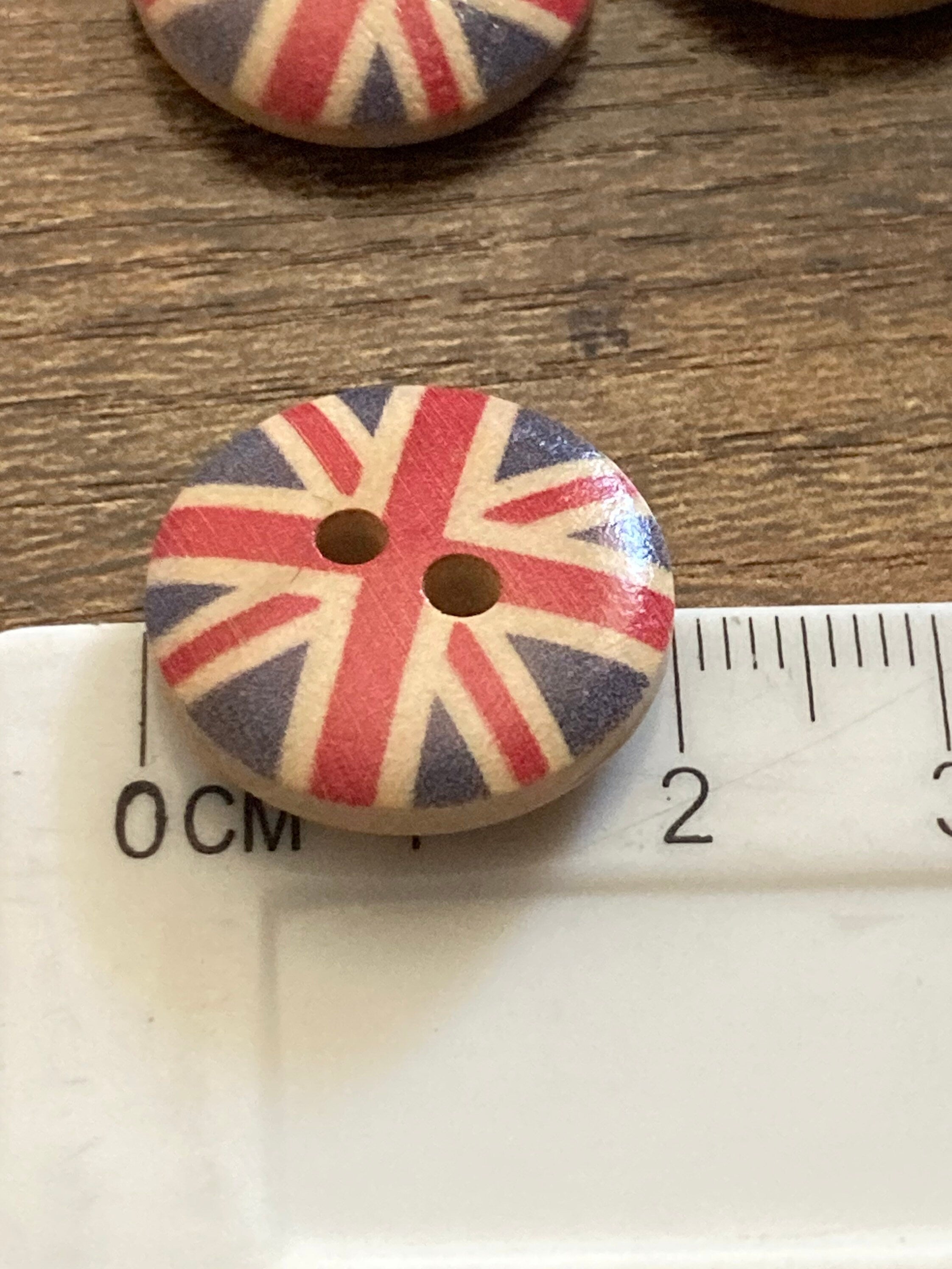 Set of 10 x 20mm round beige Union Jack wooden buttons with UK flag