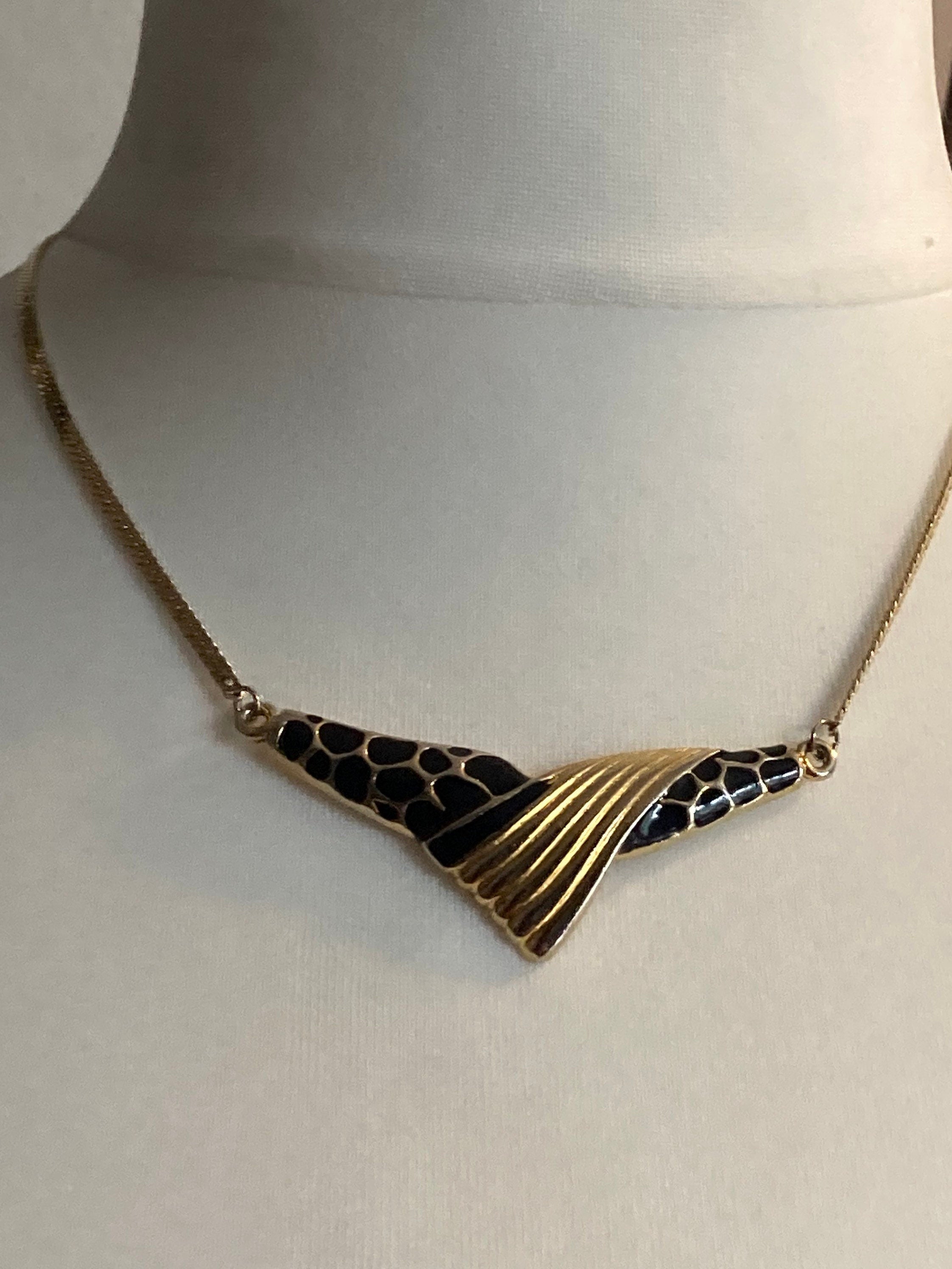 Vintage gold tone and black enamel flat chain choker necklace 50cm