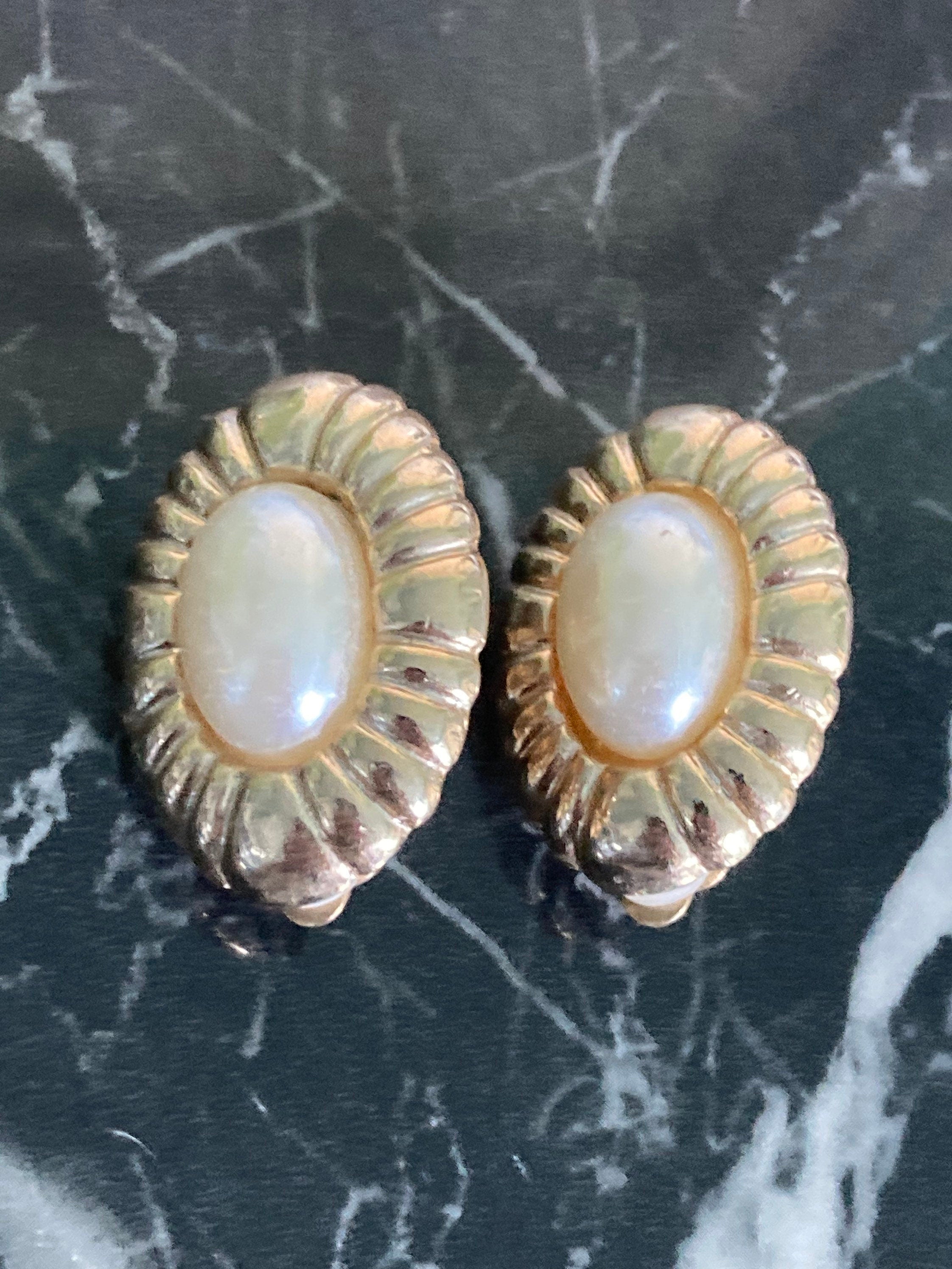 Large oval oversized faux Pearl cabochon gold tone clip on earrings 3cm