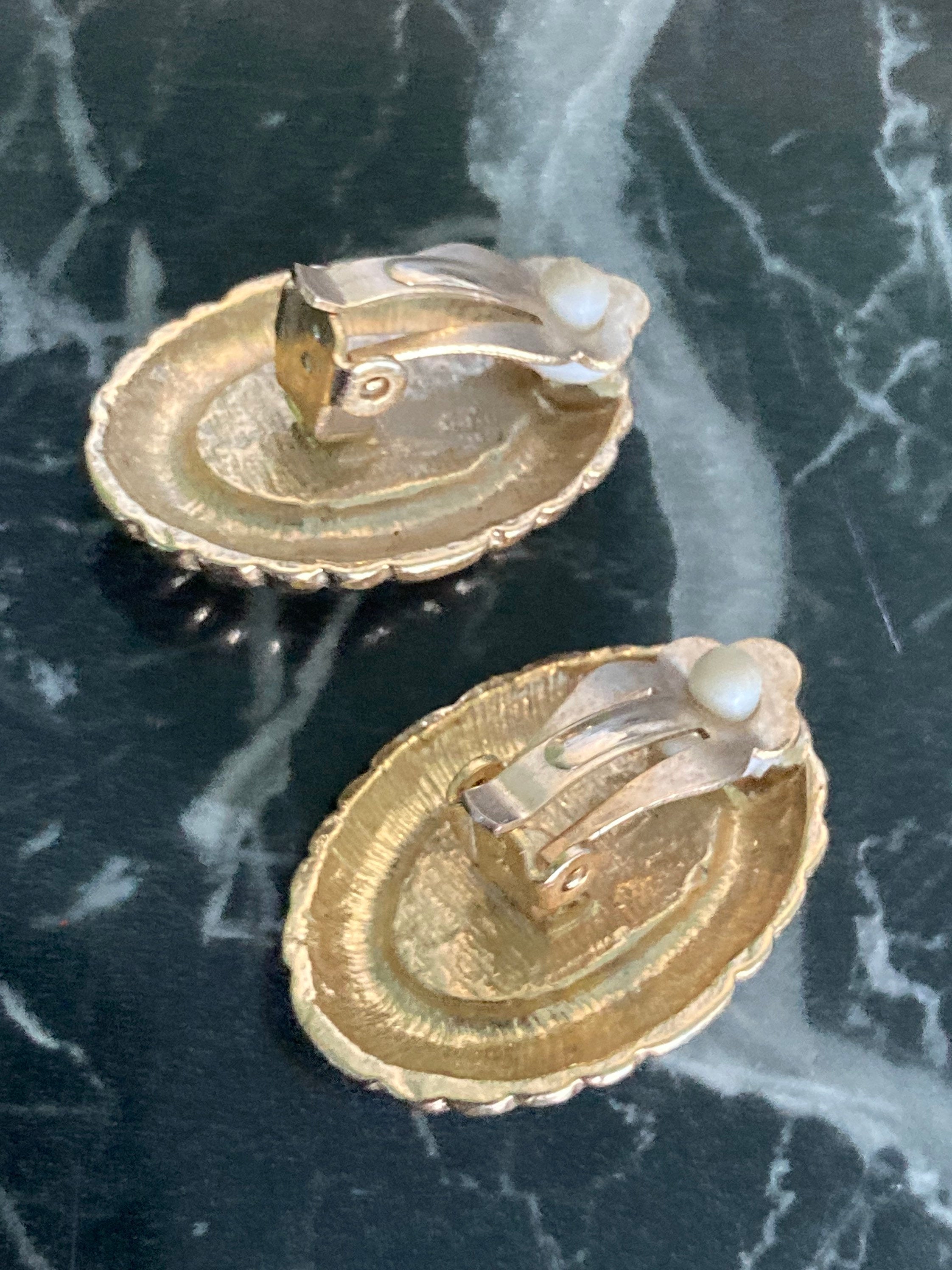 Large oval oversized faux Pearl cabochon gold tone clip on earrings 3cm