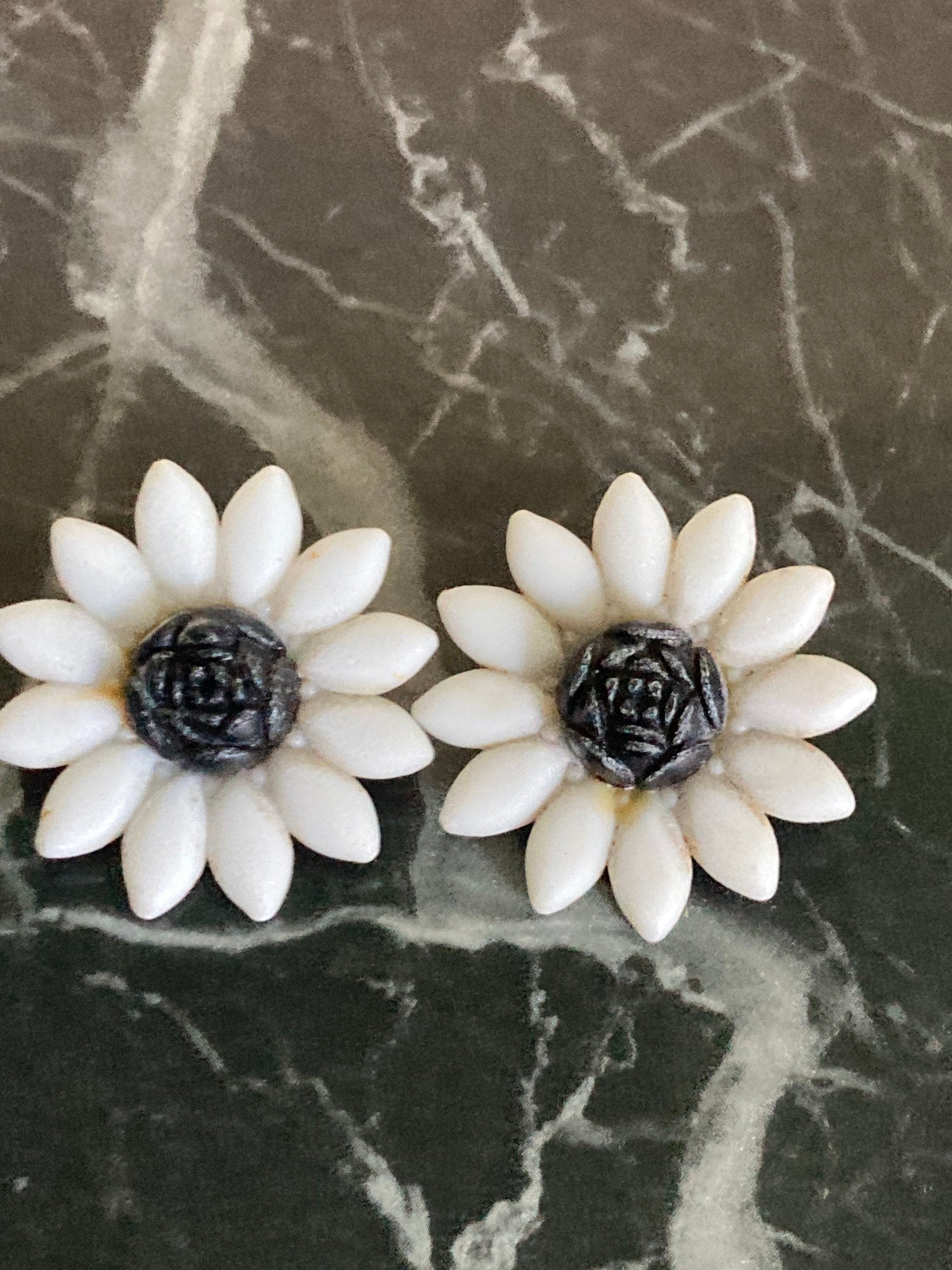 MCM white early plastic celluloid floral daisy stud clip on earrings