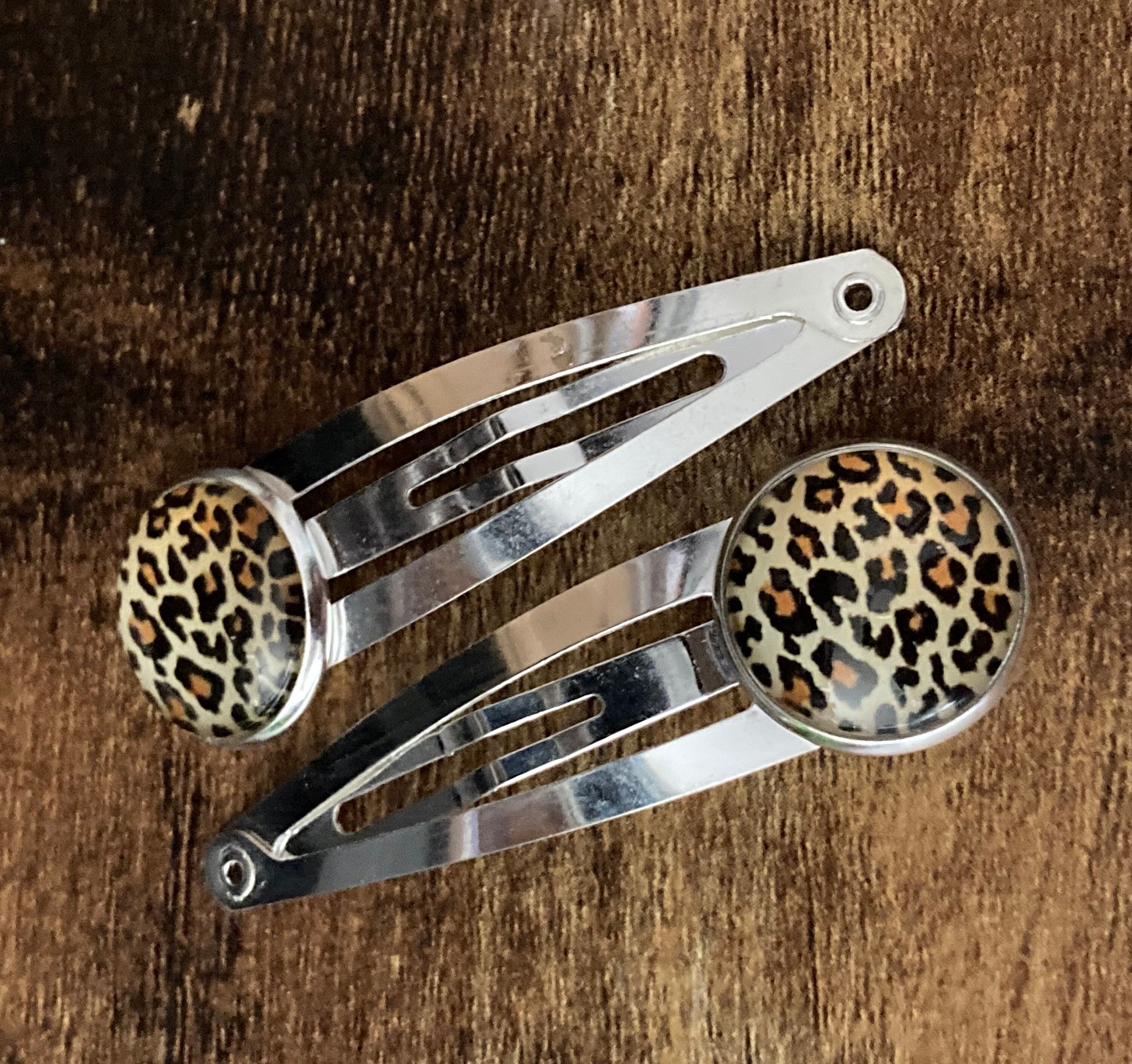 16mm round pair of animal leopard print hair clips silver tone