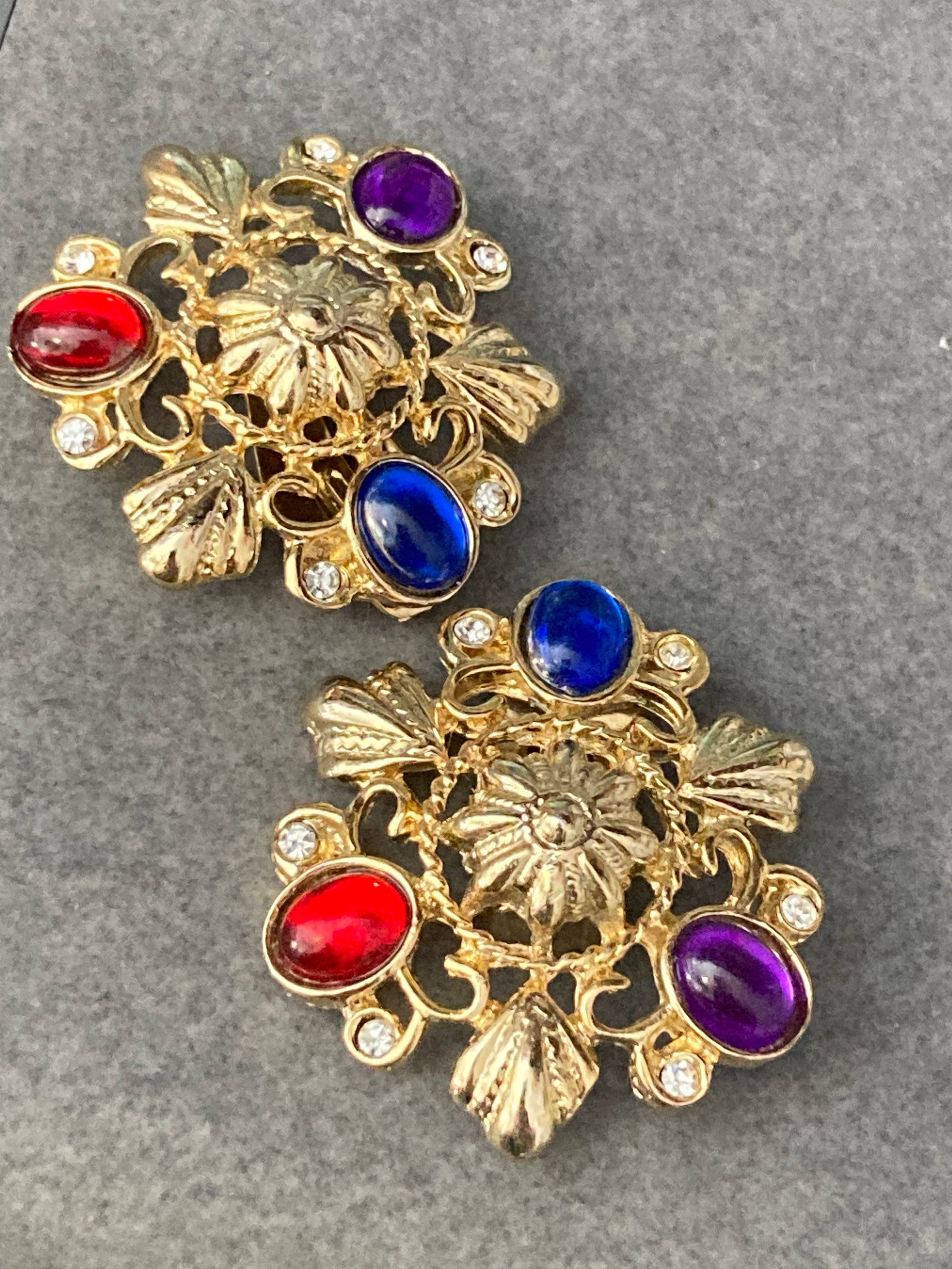 Vintage Etruscan gripoix style glass red blue purple oversized gold tone Clip On Gold Tone Stud Earrings